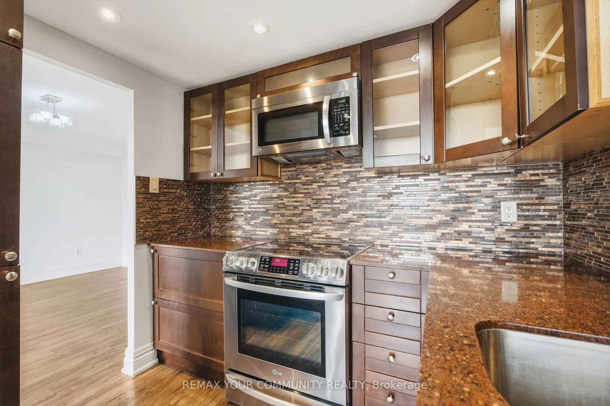 20 Harding Boulevard #402