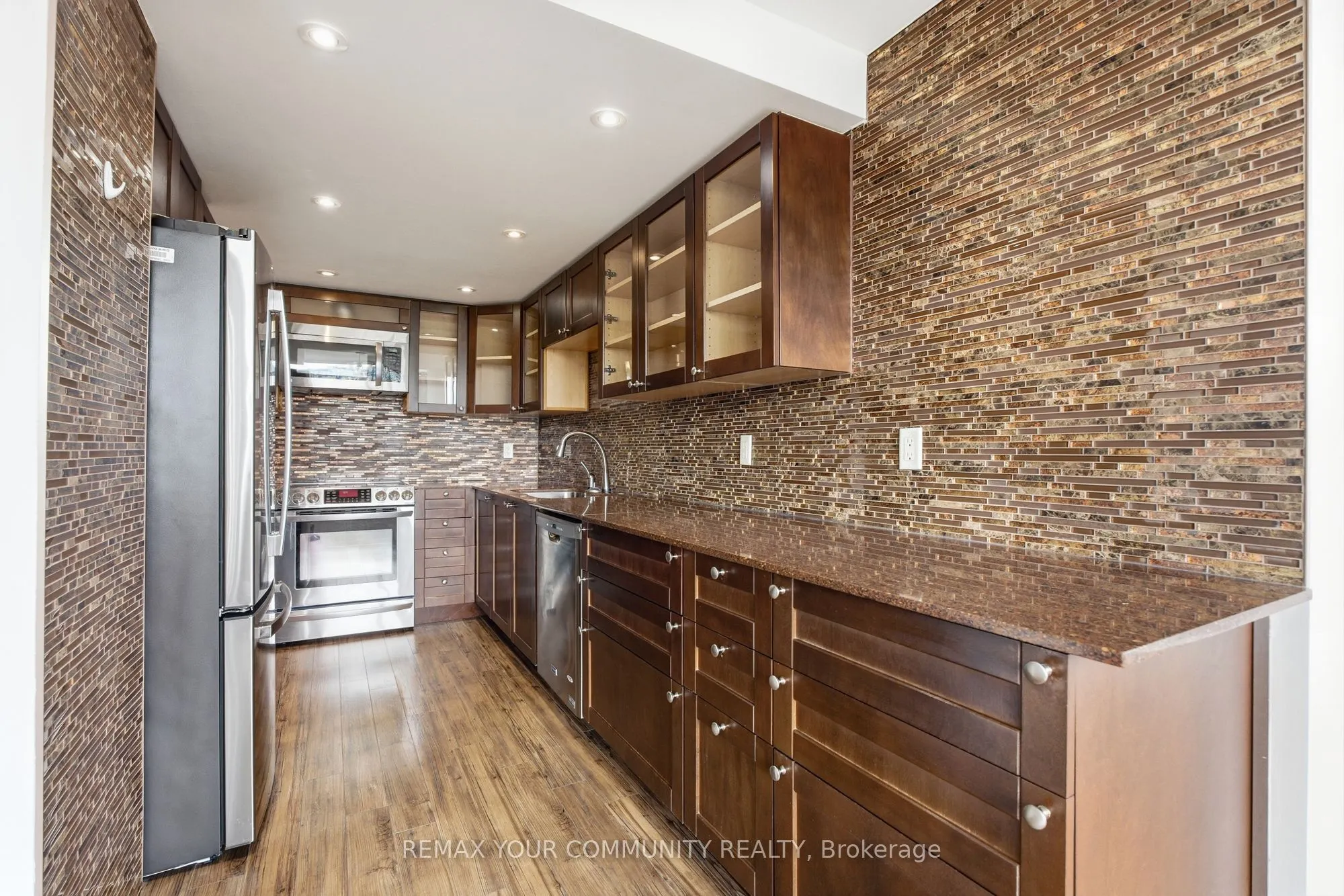20 Harding Boulevard #402