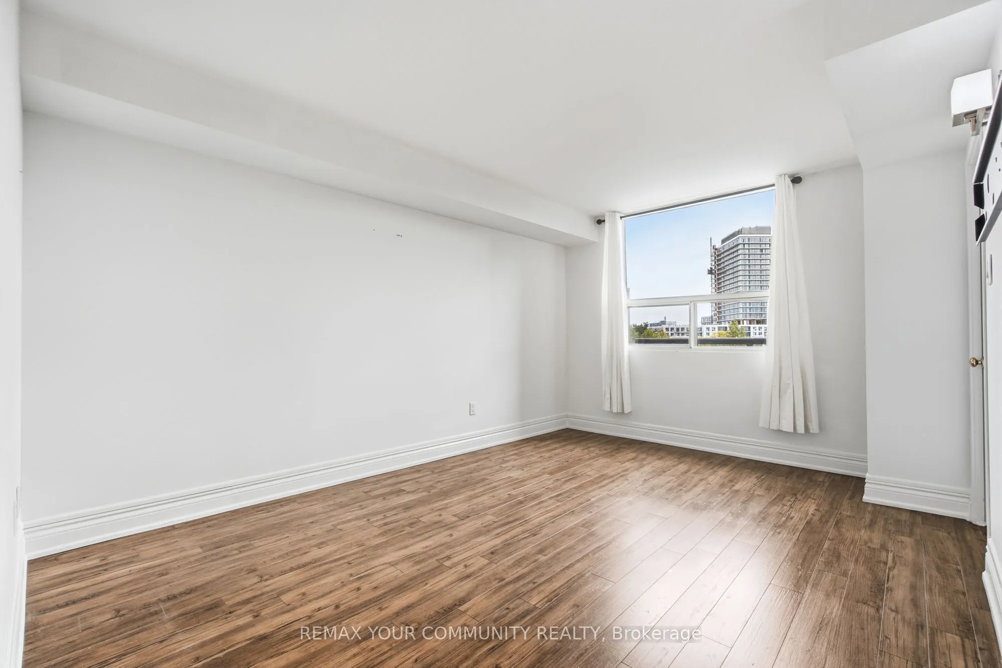 20 Harding Boulevard #402