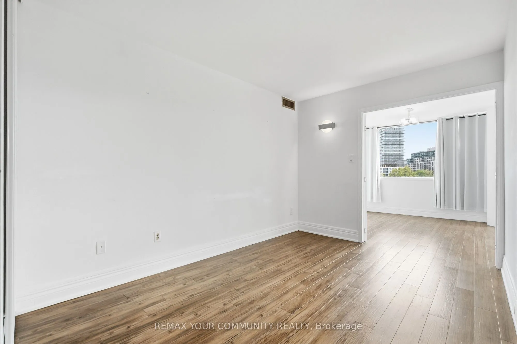20 Harding Boulevard #402