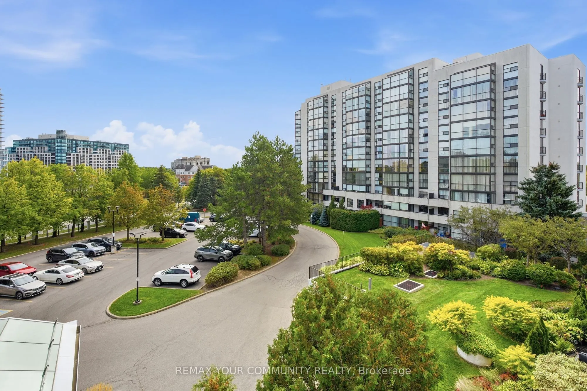 20 Harding Boulevard #402
