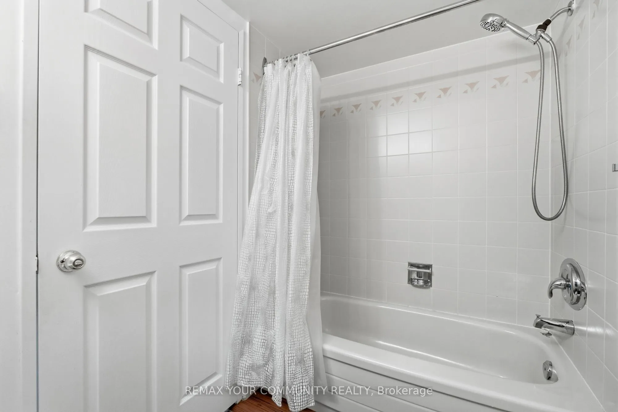20 Harding Boulevard #402