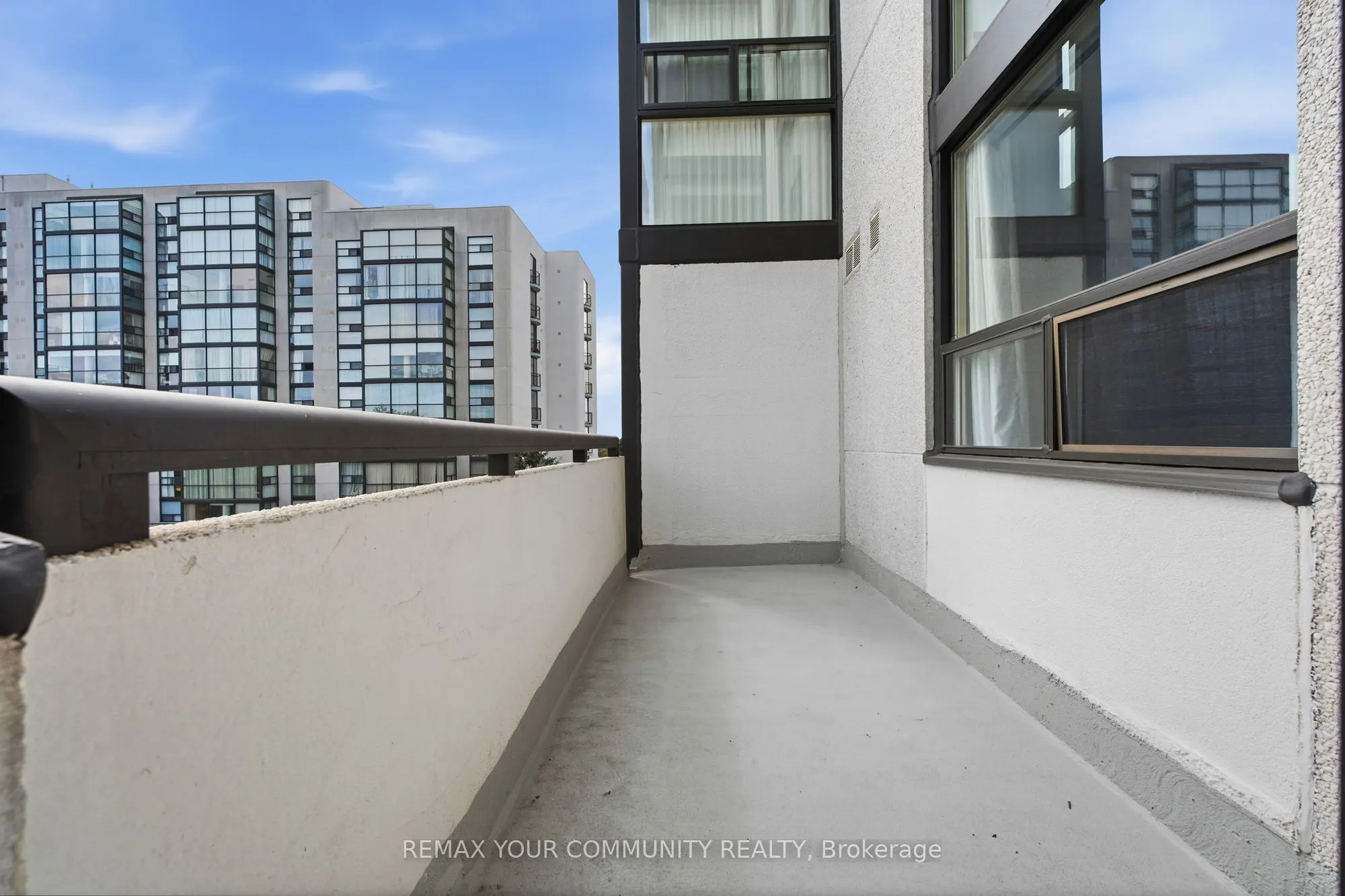 20 Harding Boulevard #402
