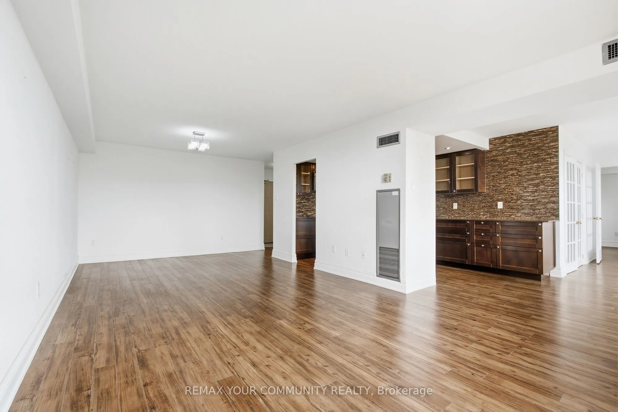 20 Harding Boulevard #402