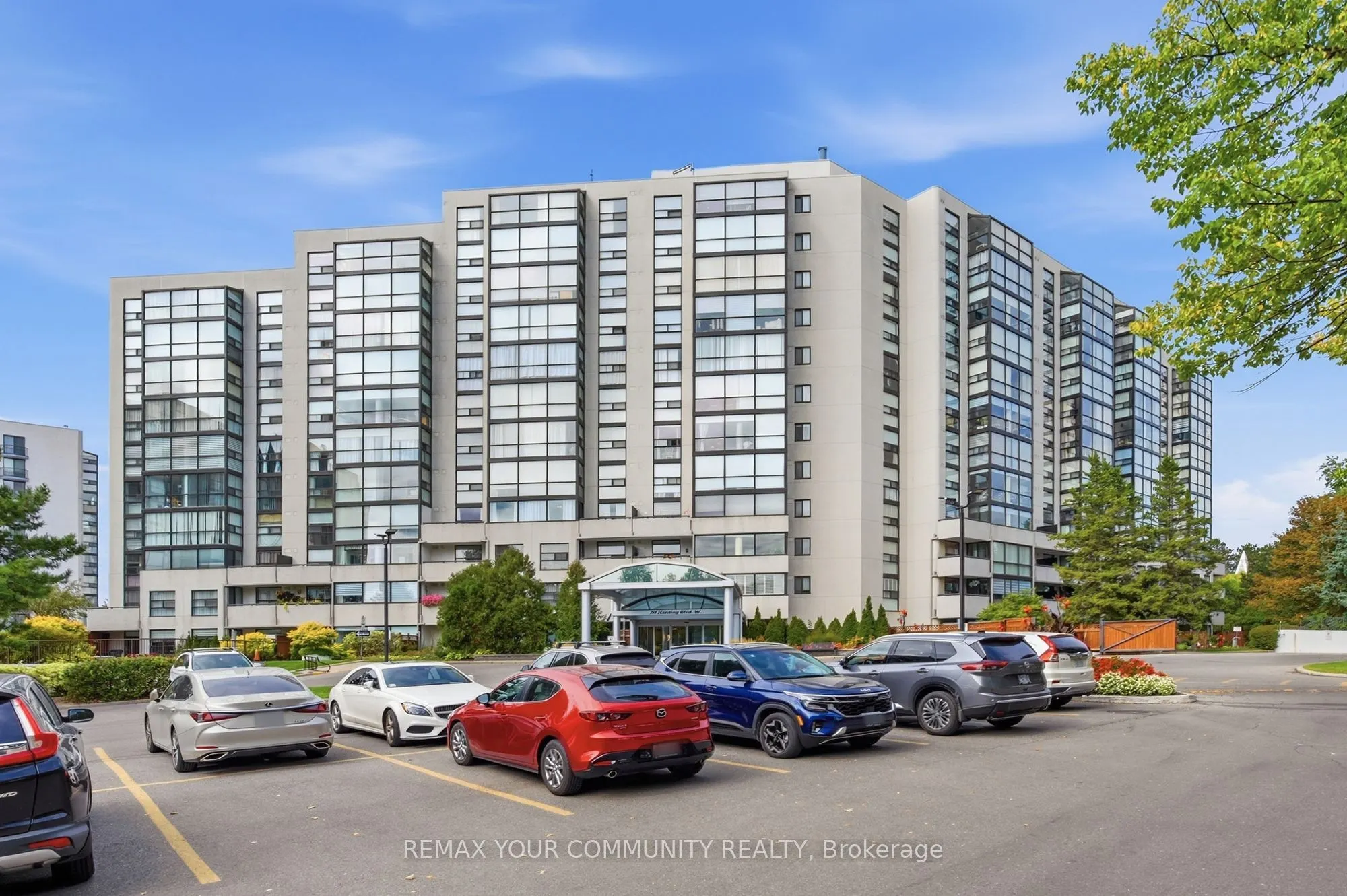 20 Harding Boulevard #402