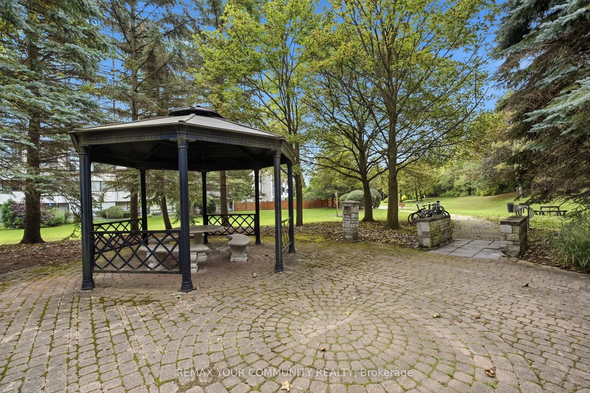 20 Harding Boulevard #402