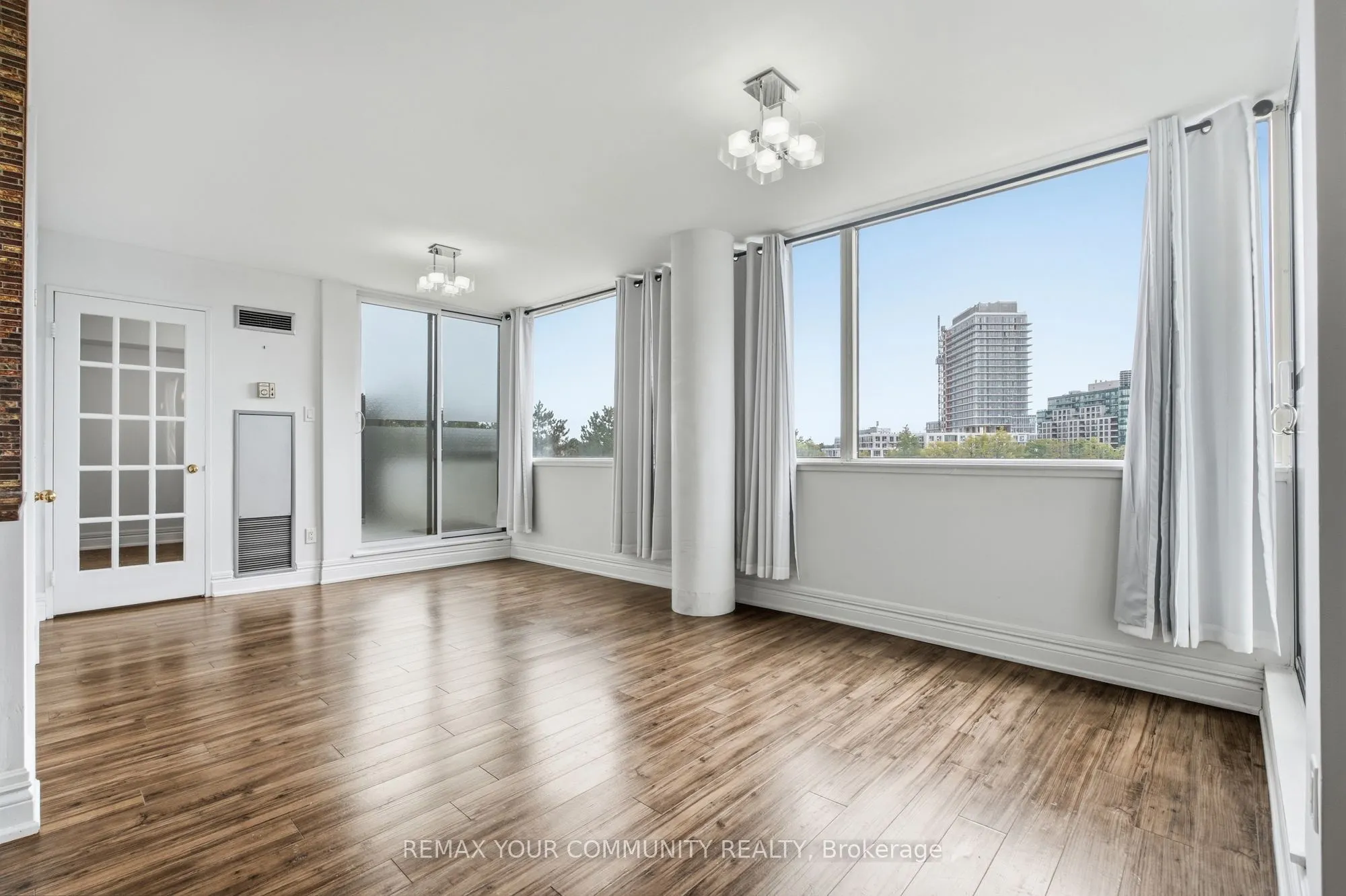 20 Harding Boulevard #402