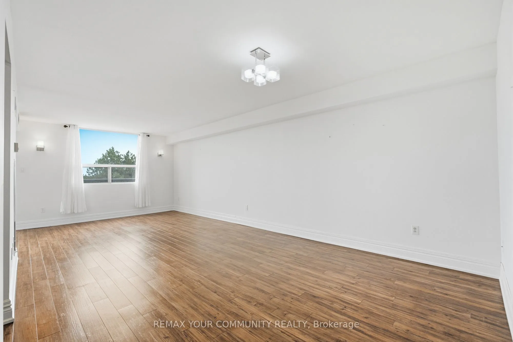 20 Harding Boulevard #402
