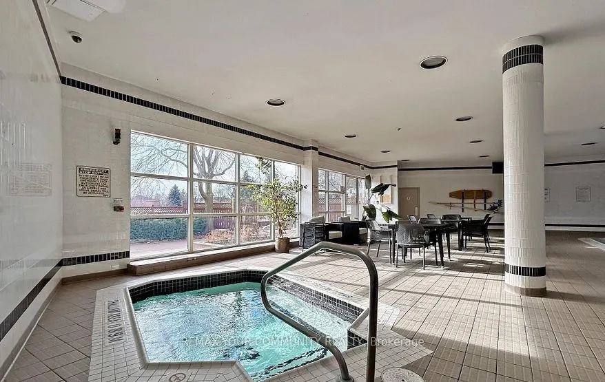 20 Harding Boulevard #402