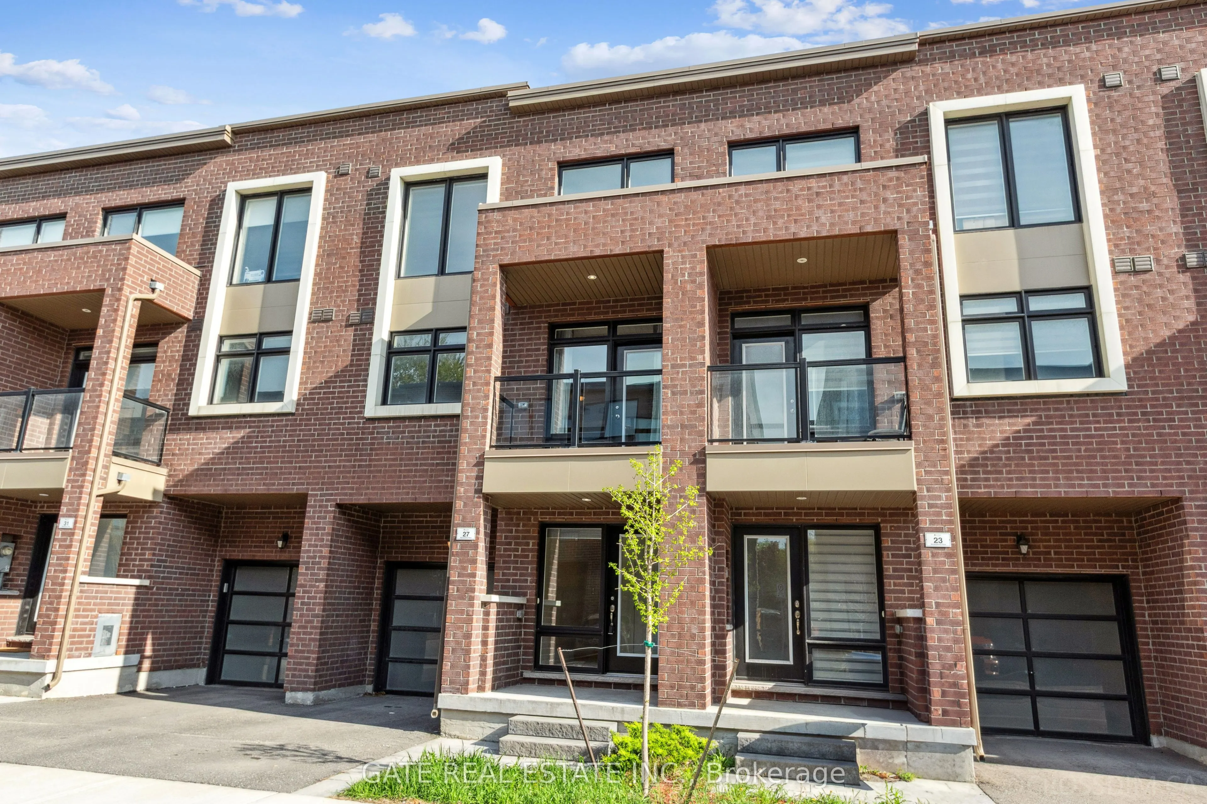 27 Moneypenny Place
