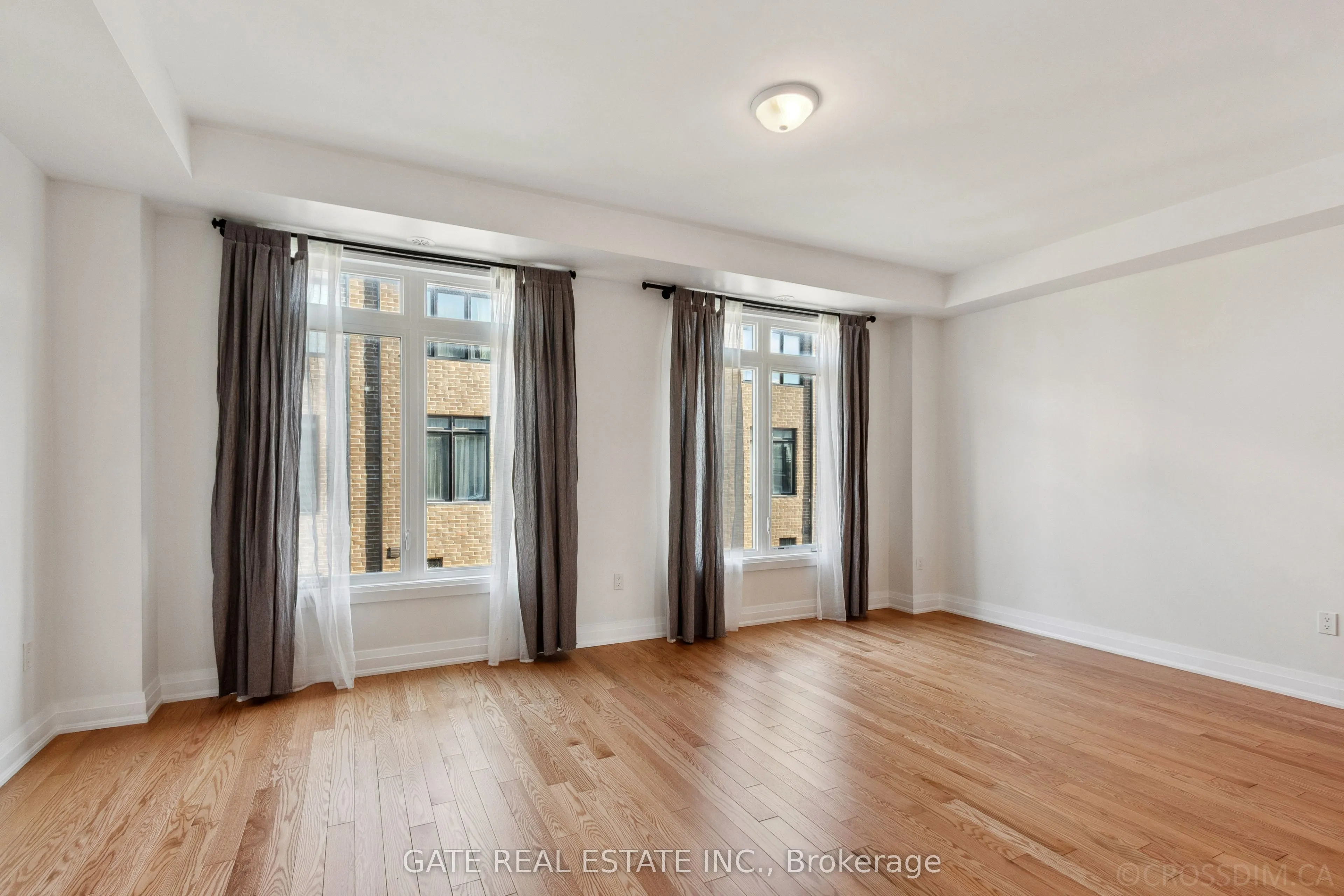 27 Moneypenny Place
