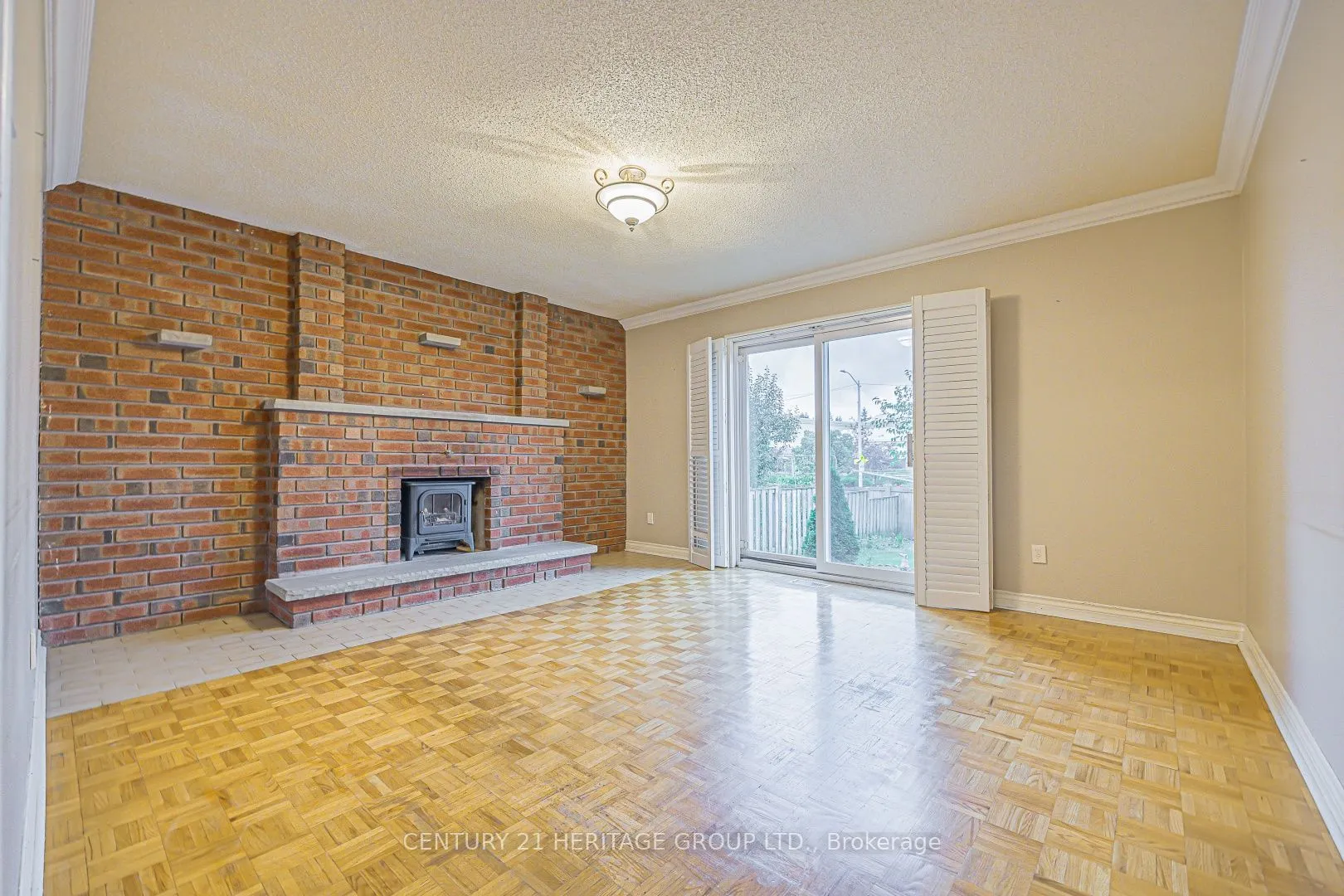 100 Adrianno Crescent