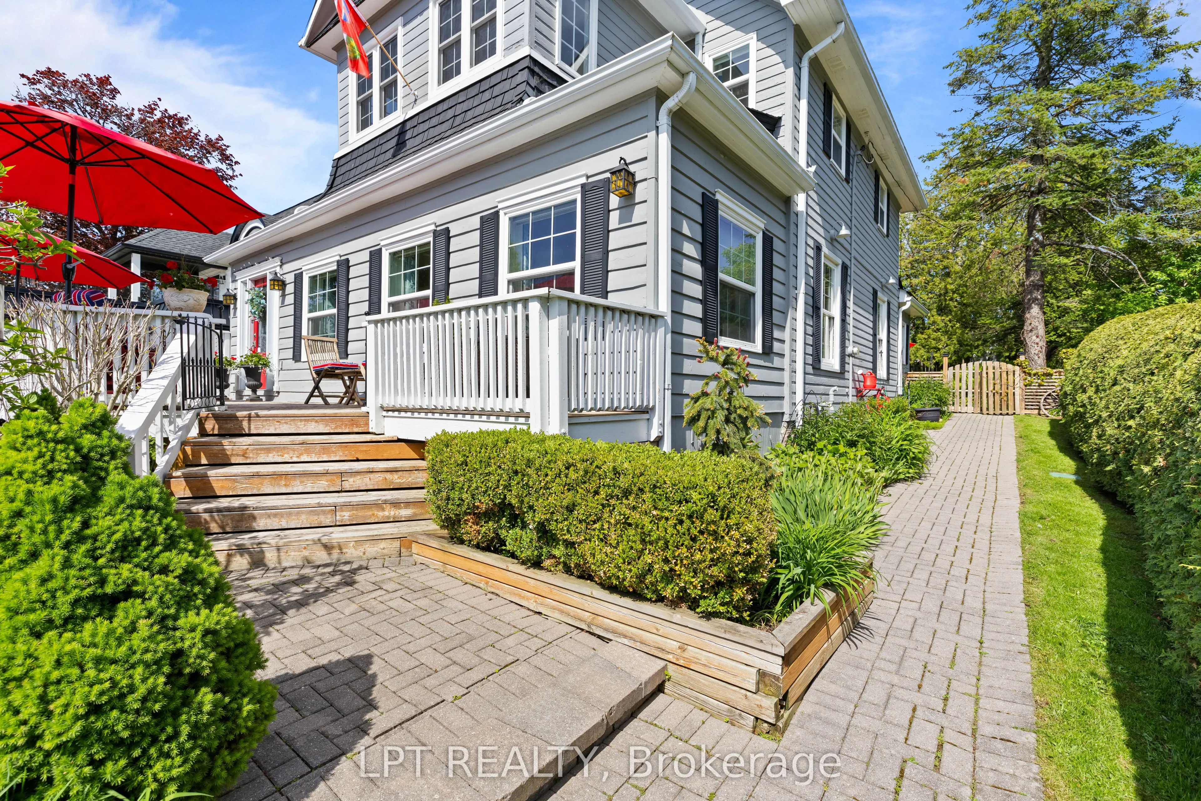 145 Lake Drive N