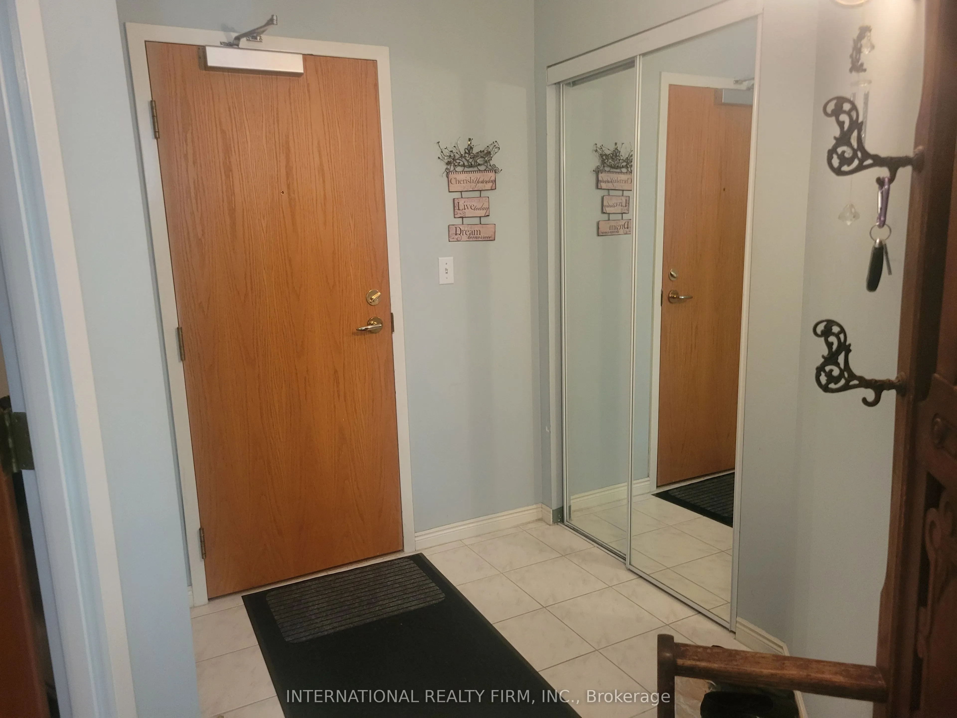 85 Wellington Street W #310