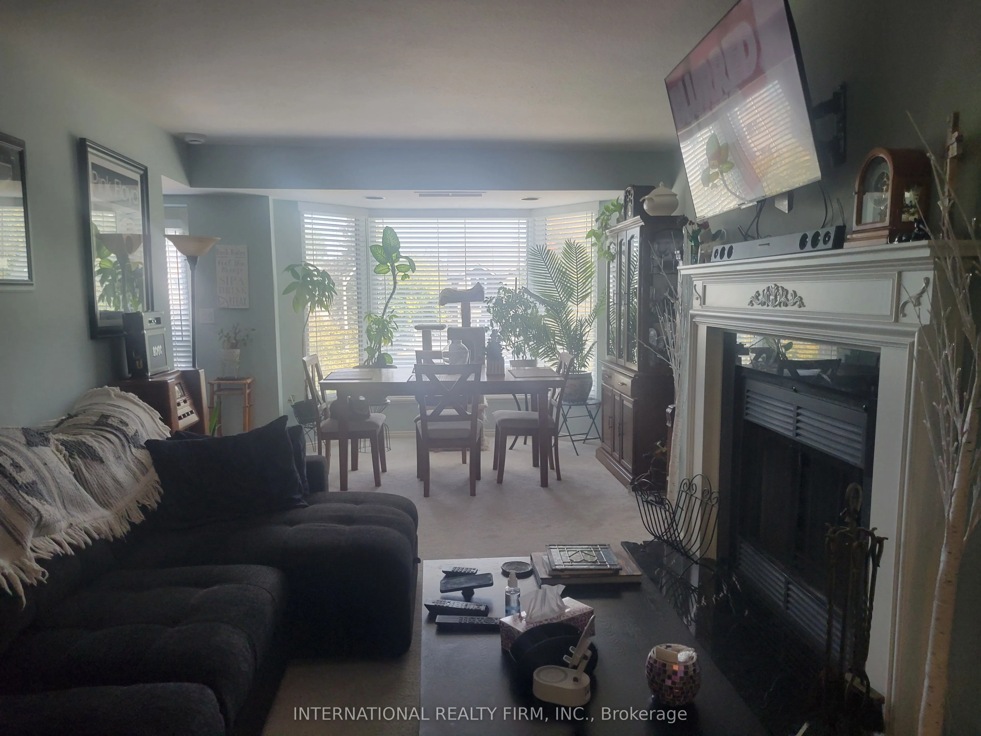 85 Wellington Street W #310