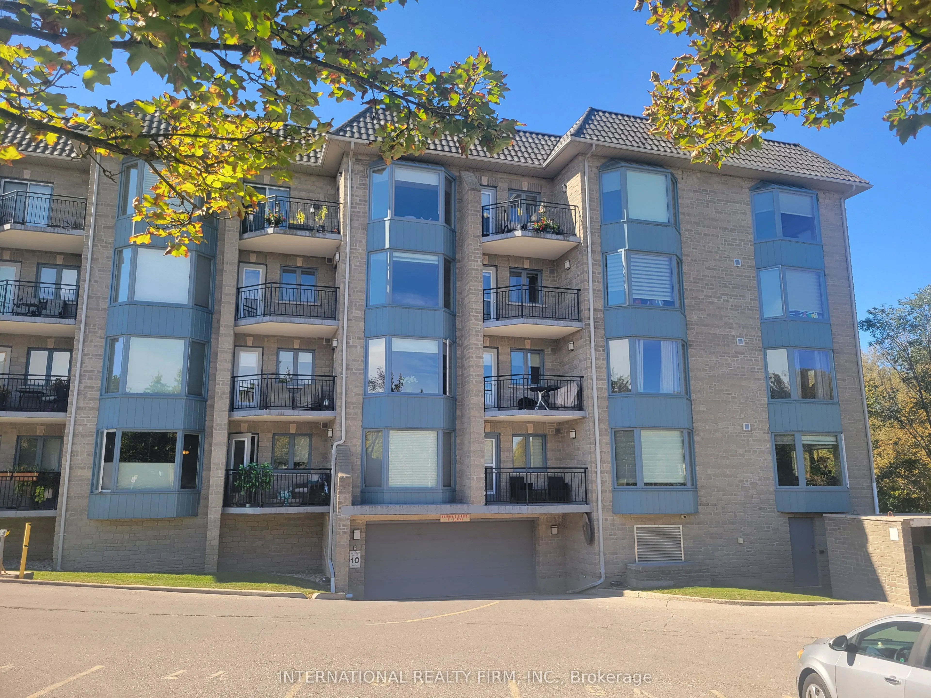 85 Wellington Street W #310