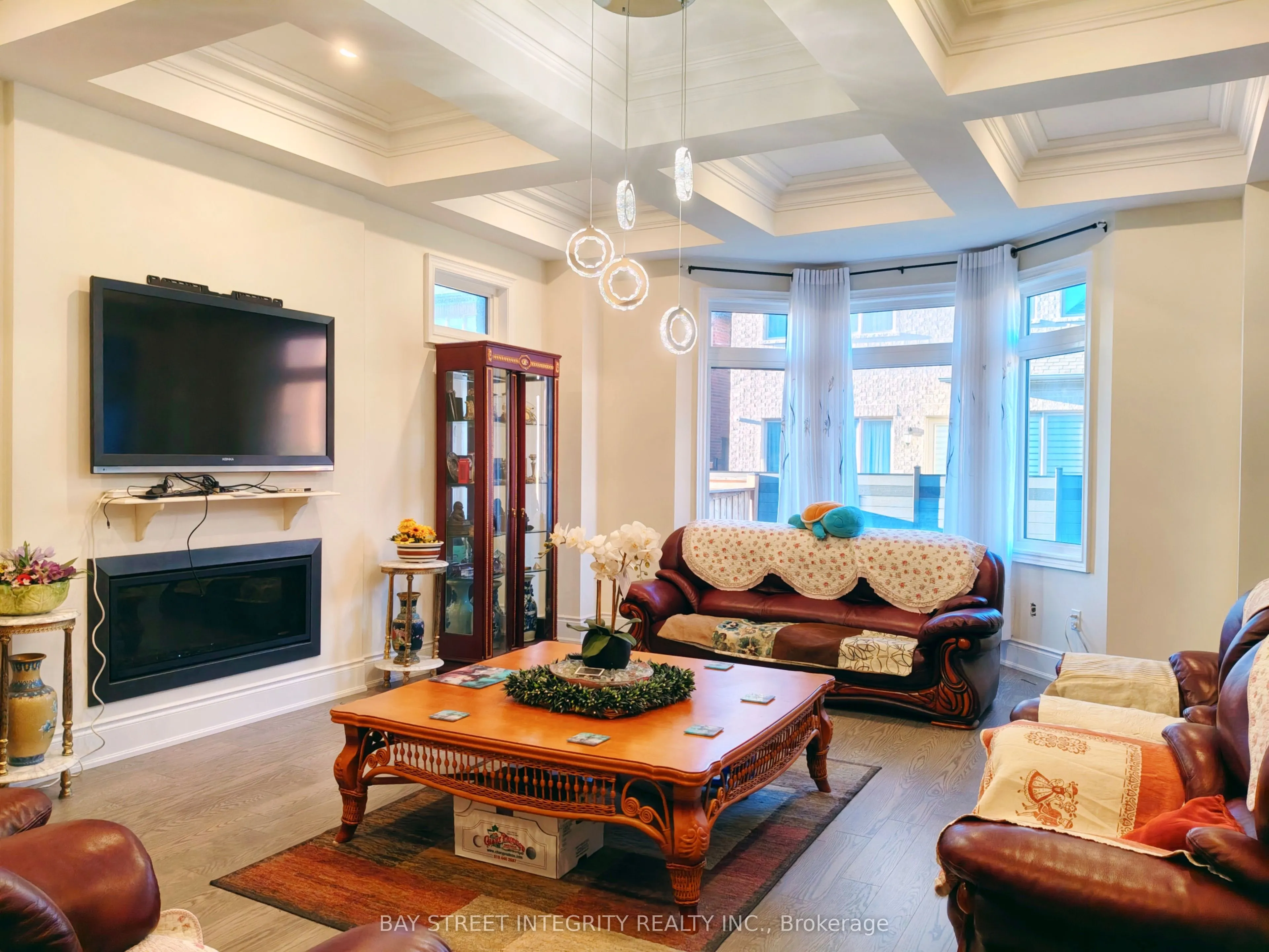 211 Hillsview Drive