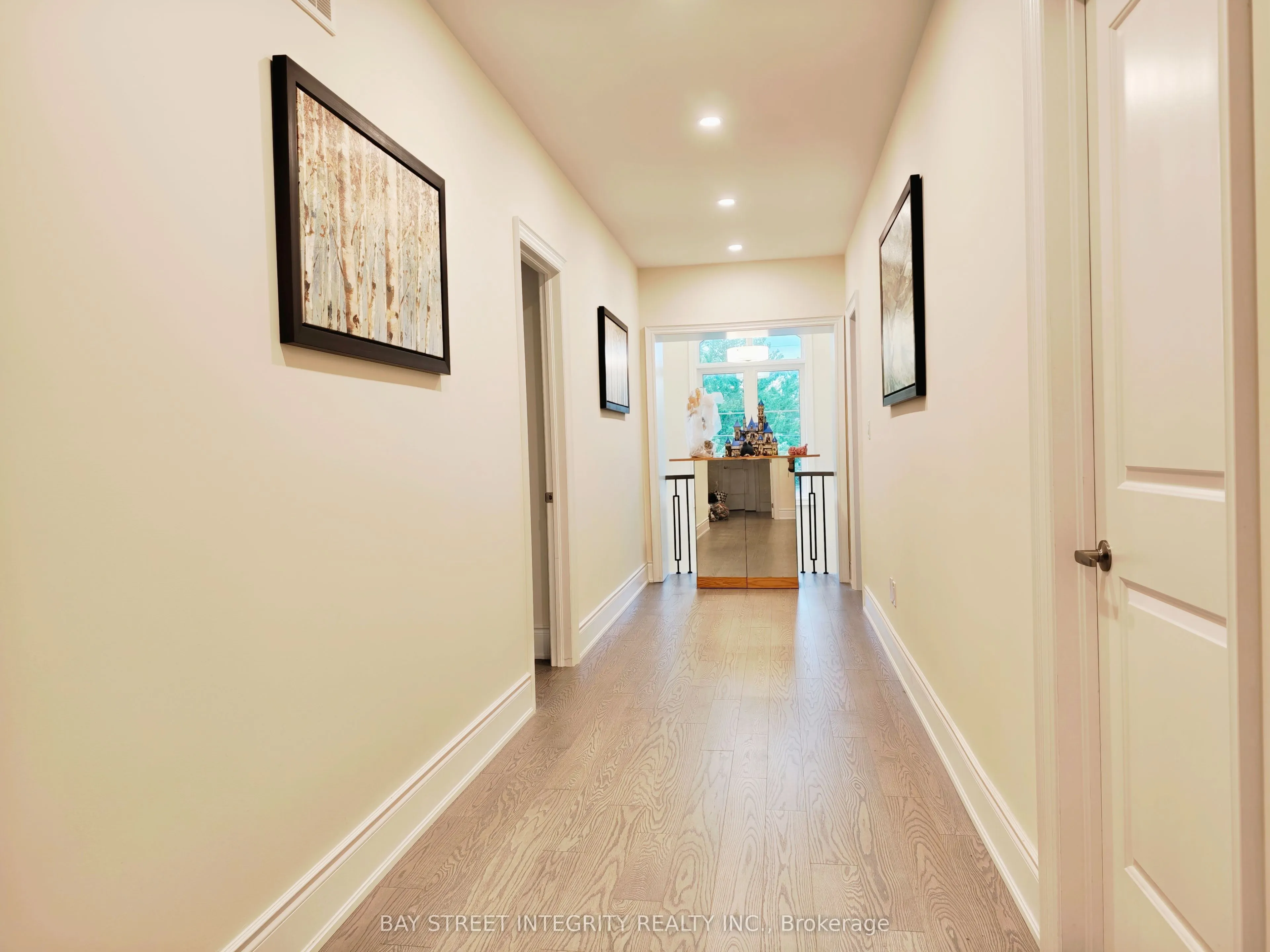 211 Hillsview Drive