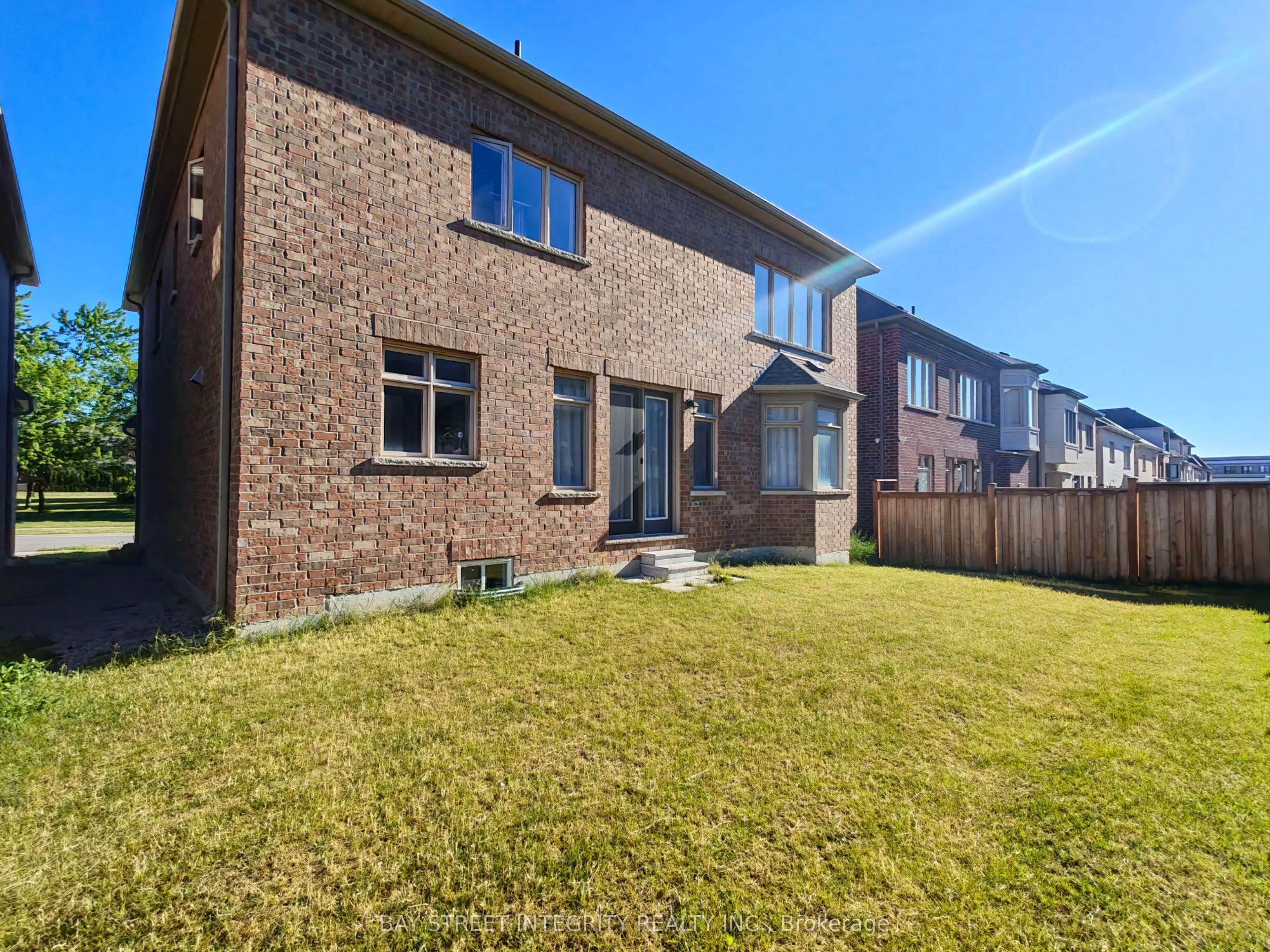 211 Hillsview Drive