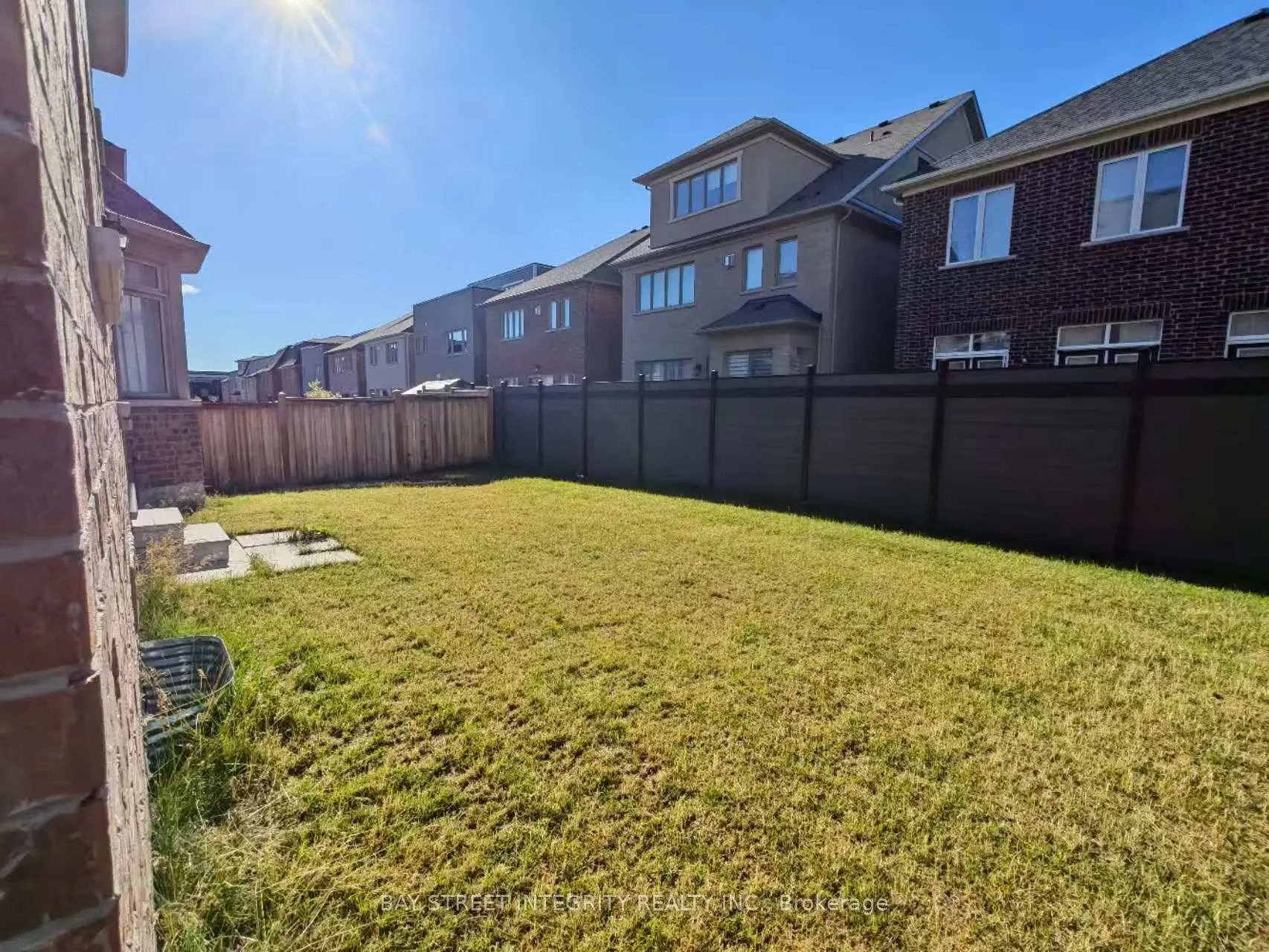 211 Hillsview Drive