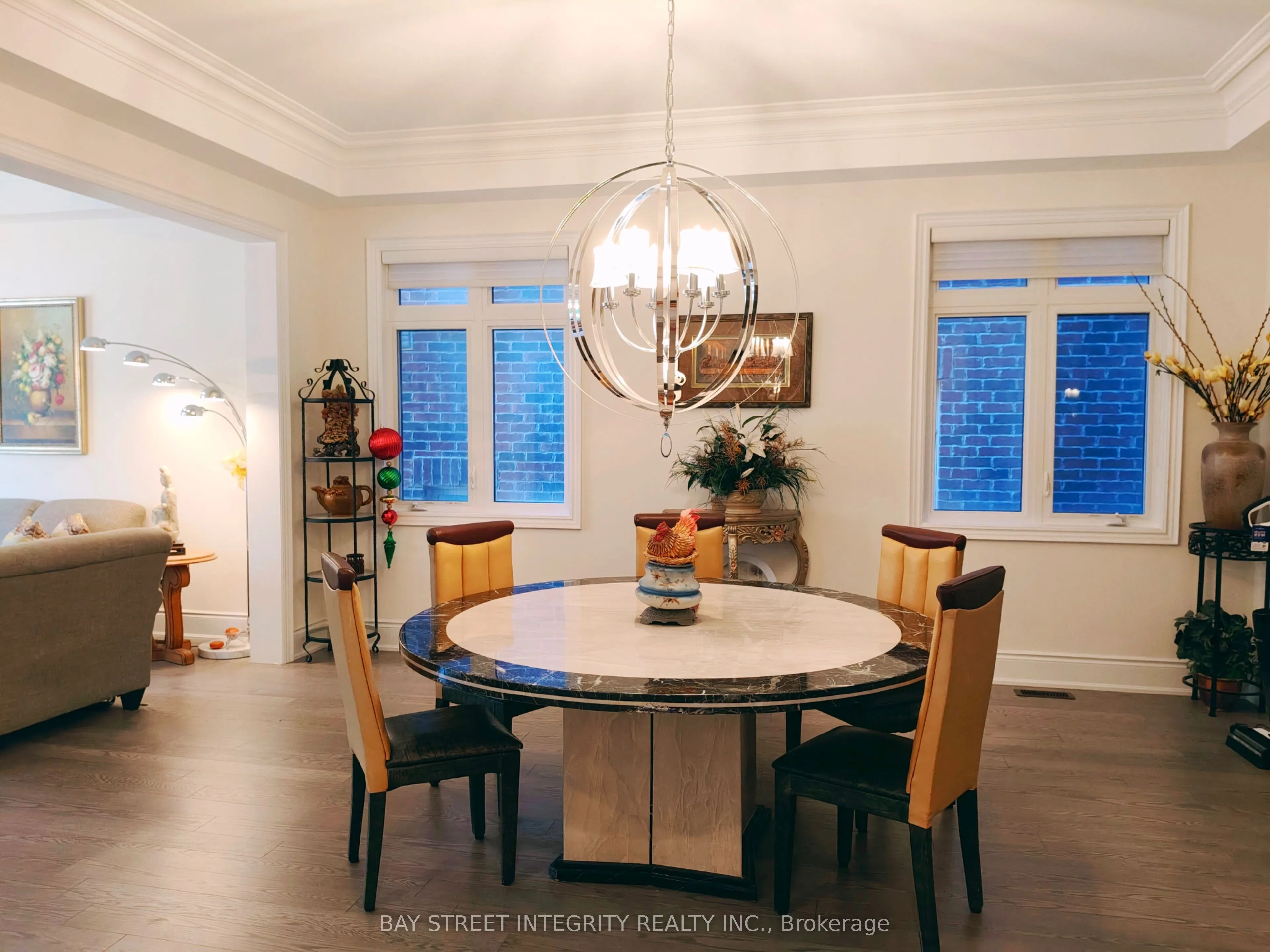 211 Hillsview Drive