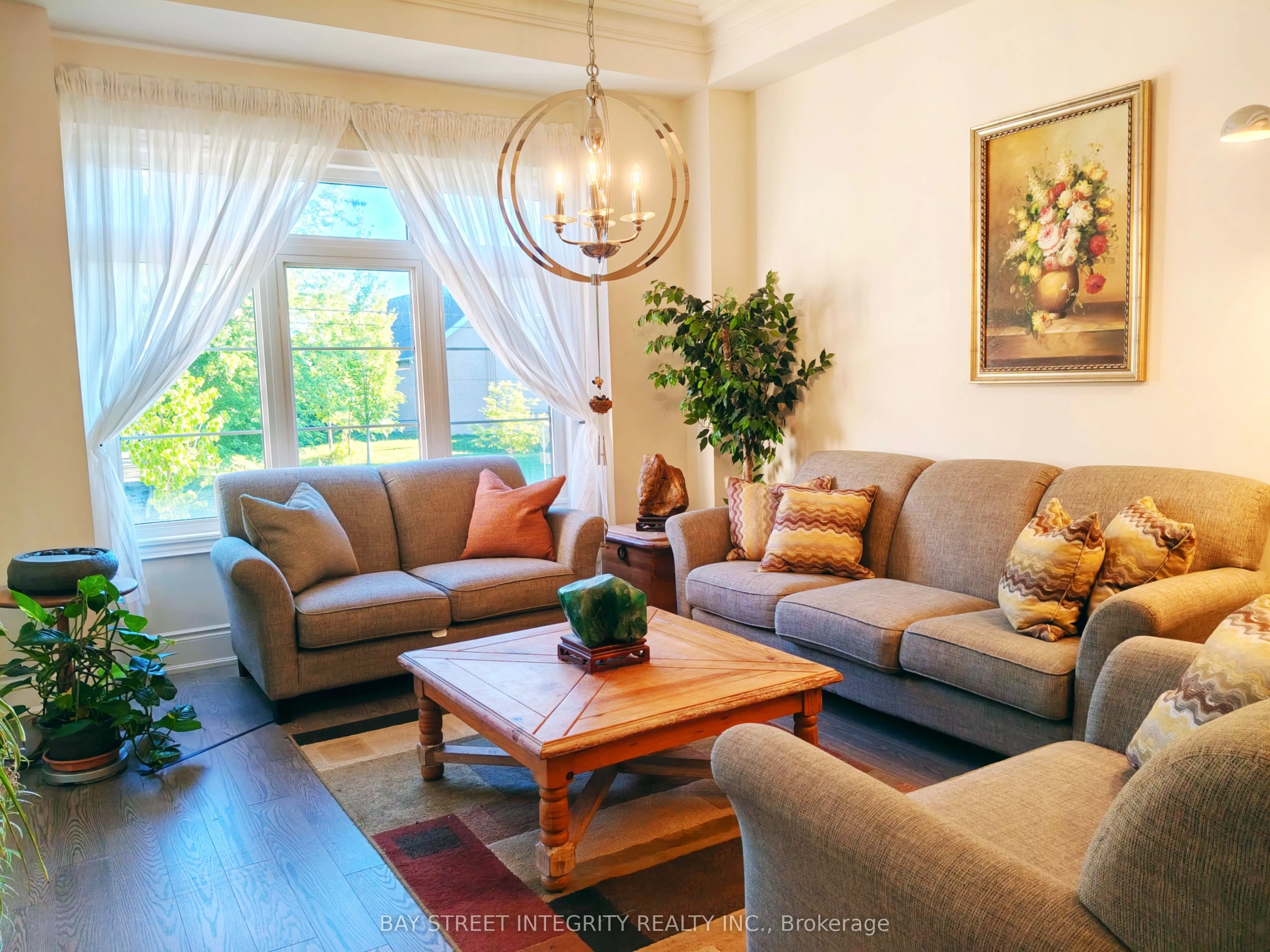 211 Hillsview Drive
