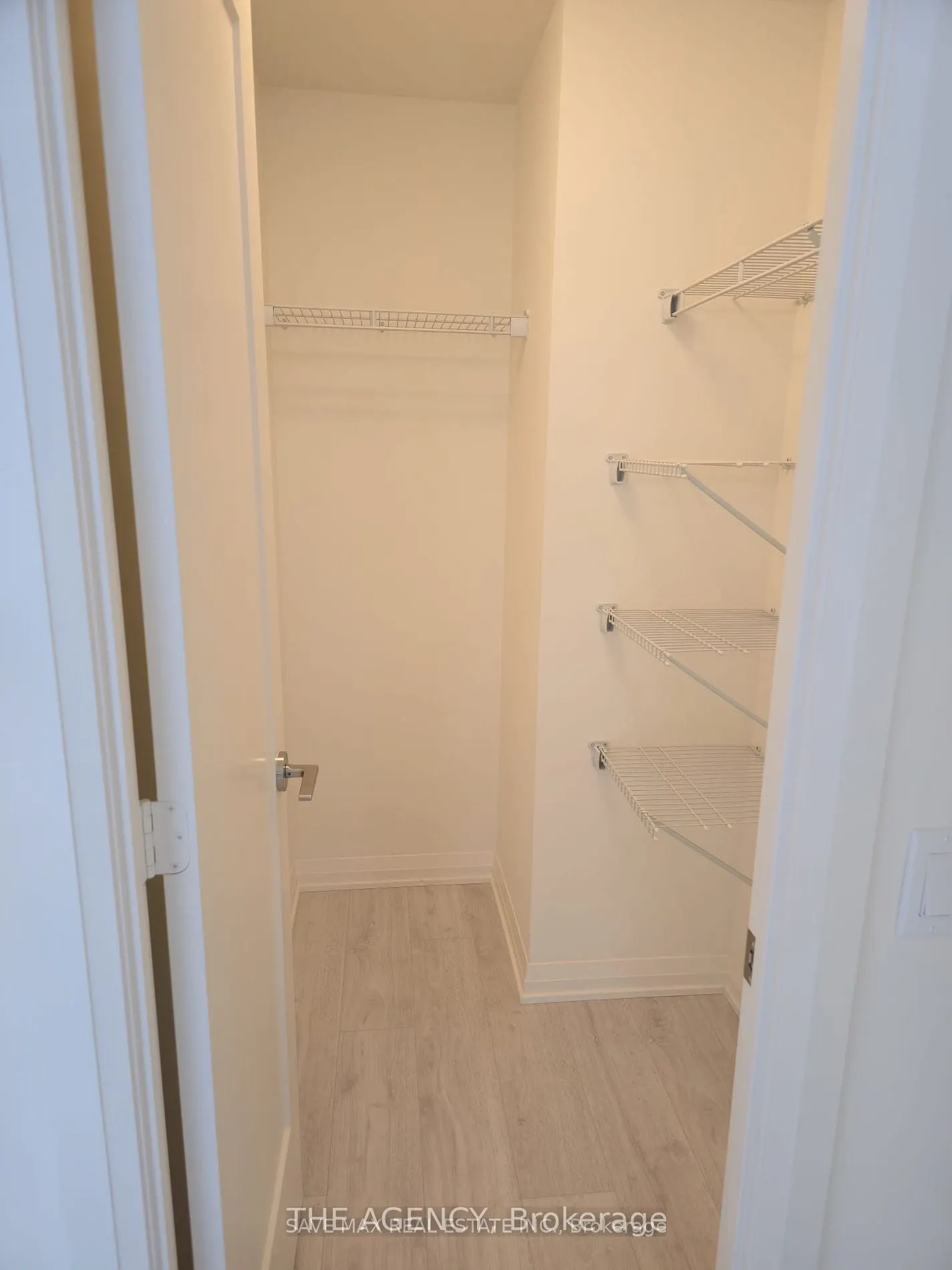 8960 Jane Street E #1402