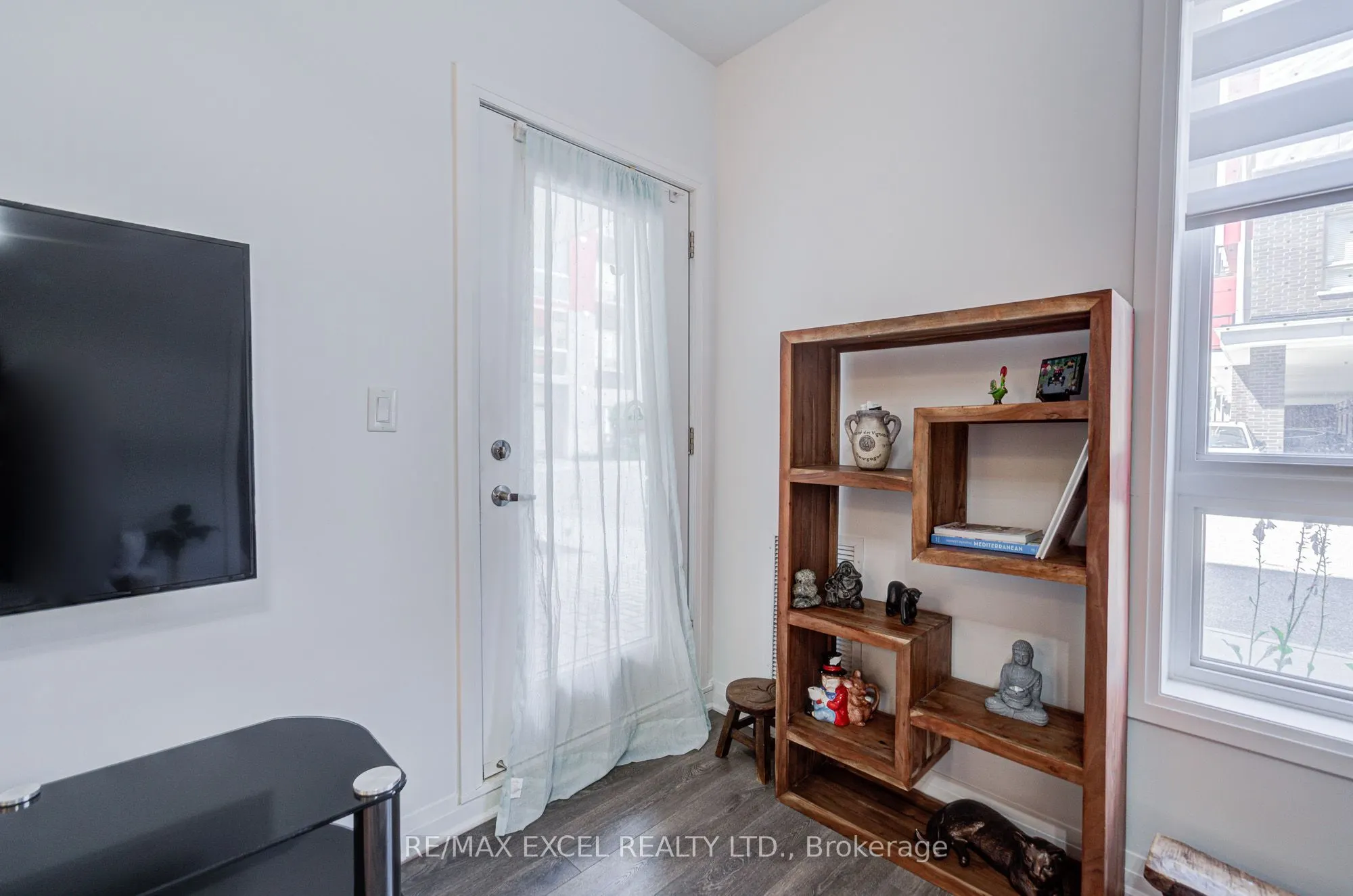 2 Adam Sellers Street #103