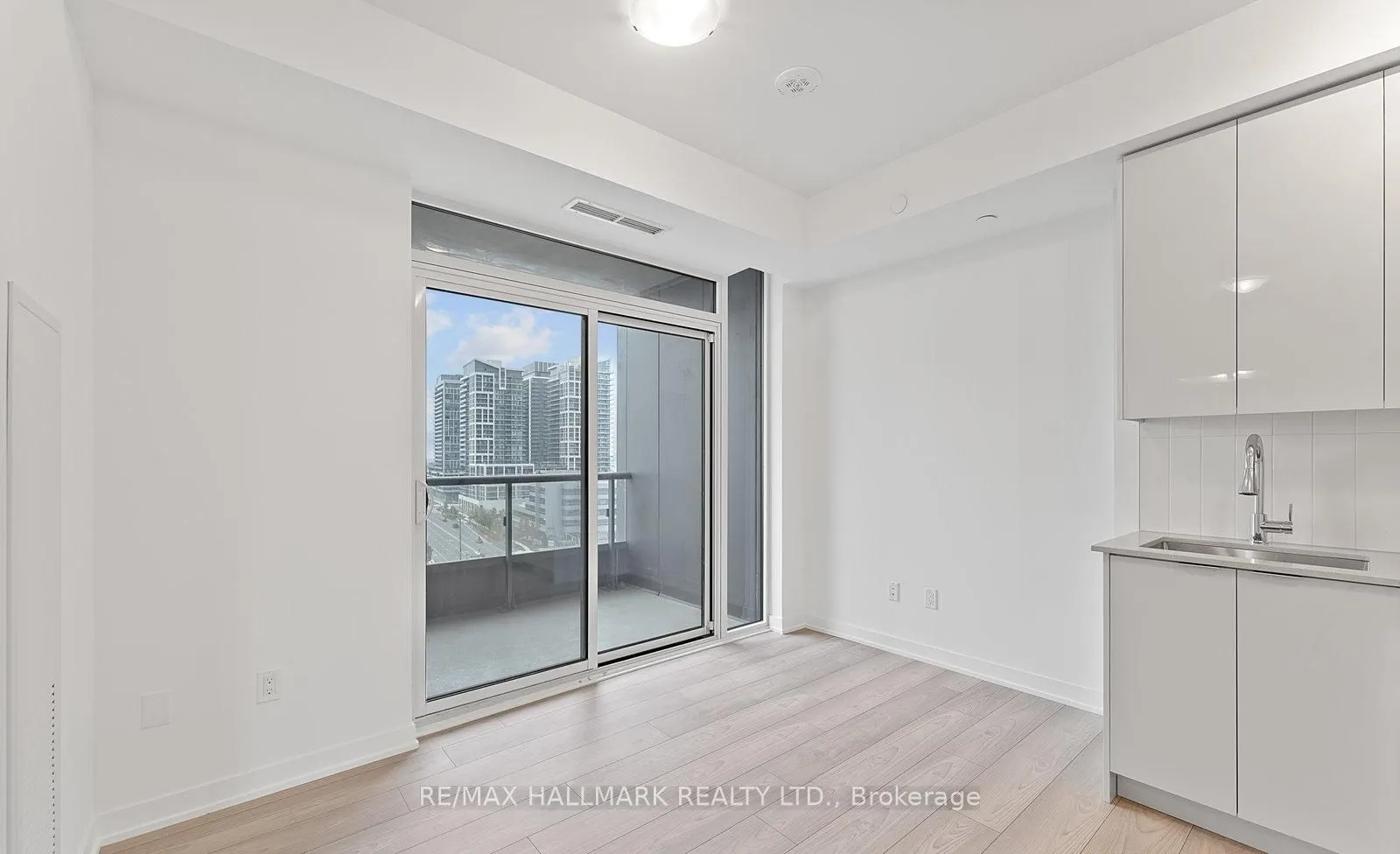10 Abeja Street #1719