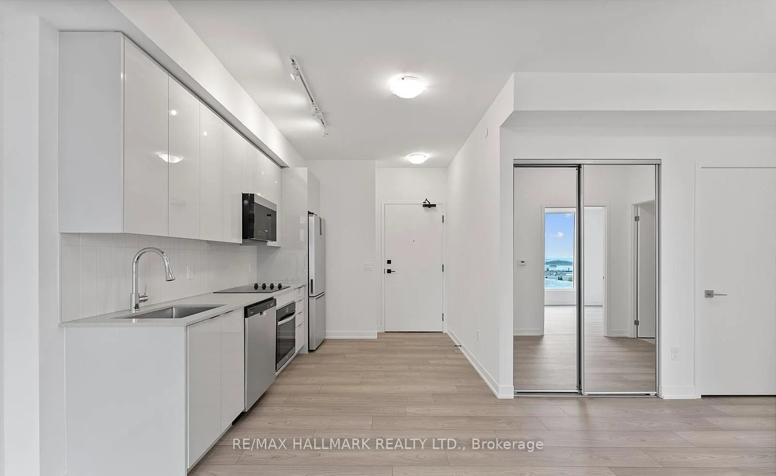 10 Abeja Street #1719