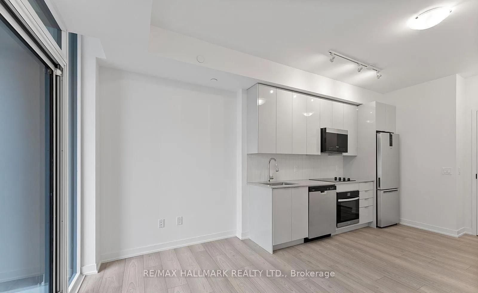 10 Abeja Street #1719