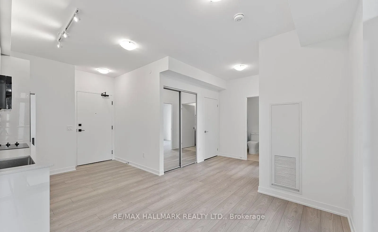 10 Abeja Street #1719