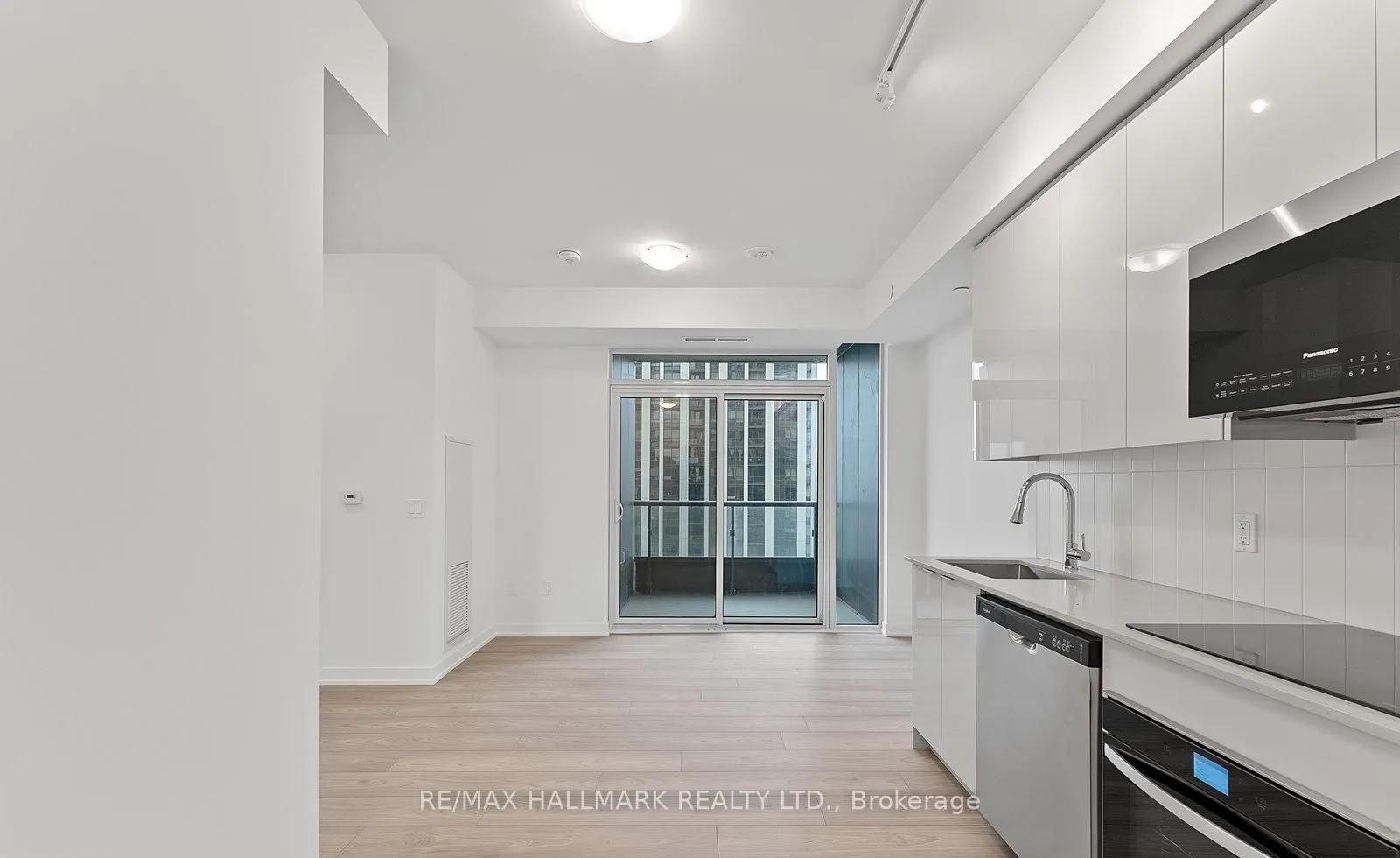 10 Abeja Street #1719