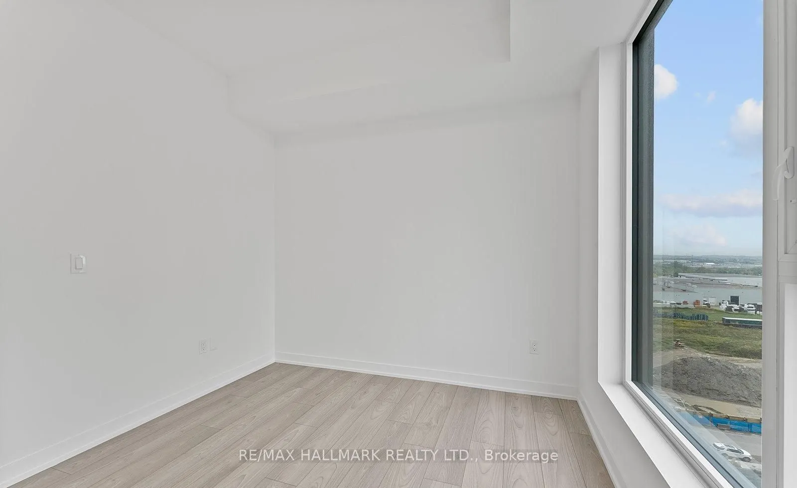 10 Abeja Street #1719