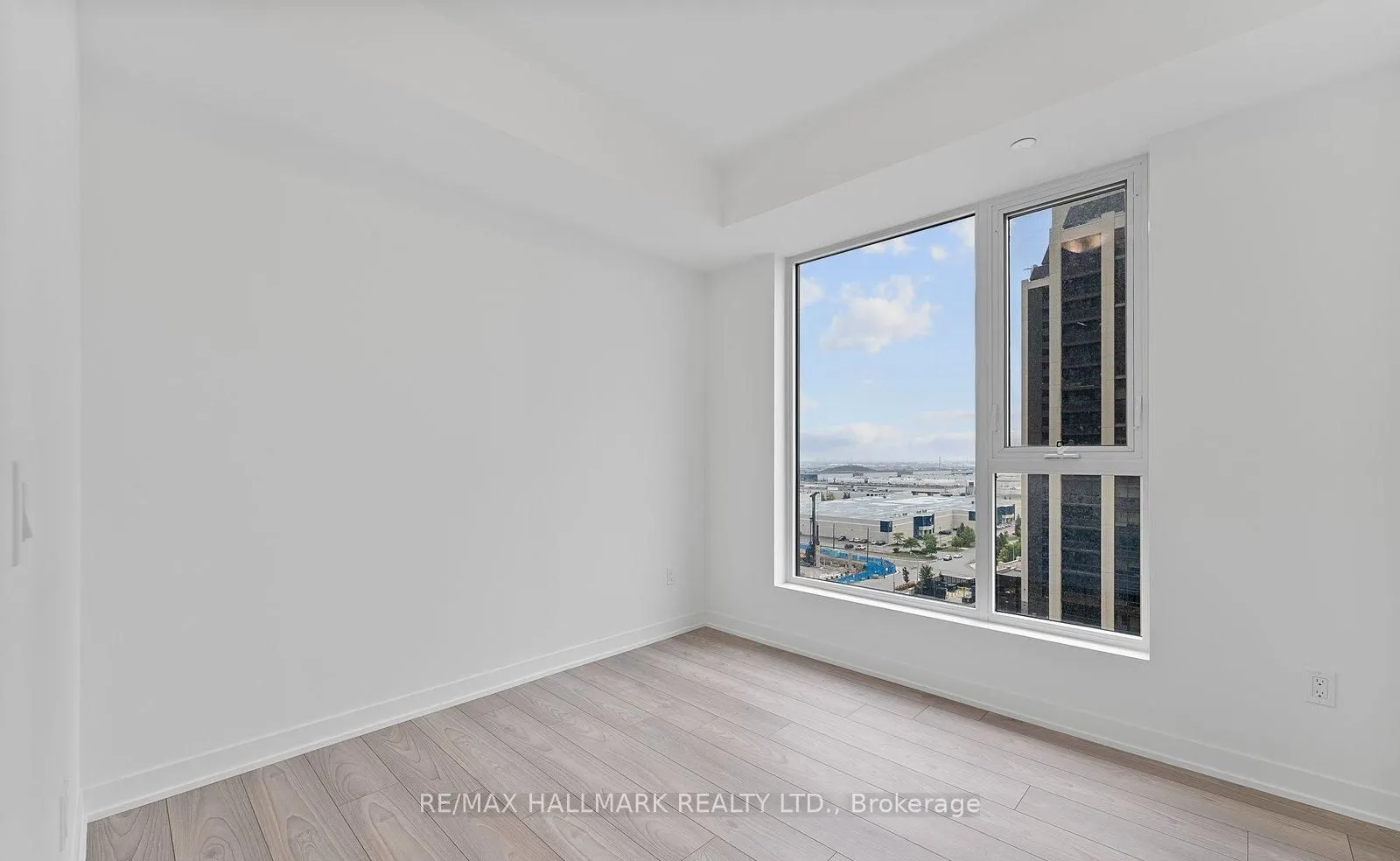 10 Abeja Street #1719