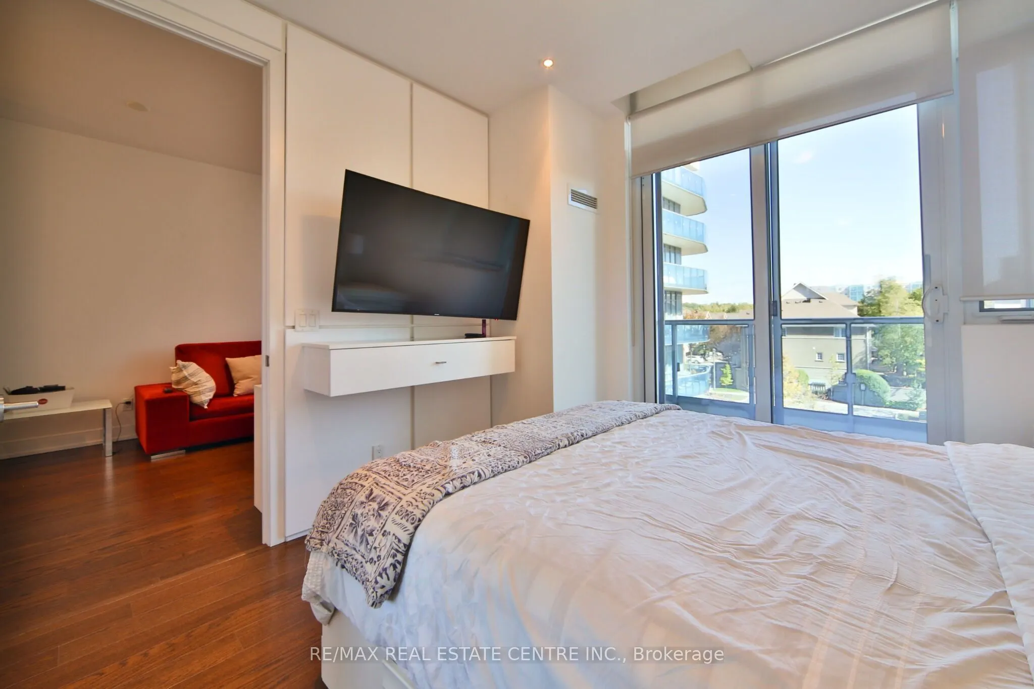 9471 Yonge Street #315