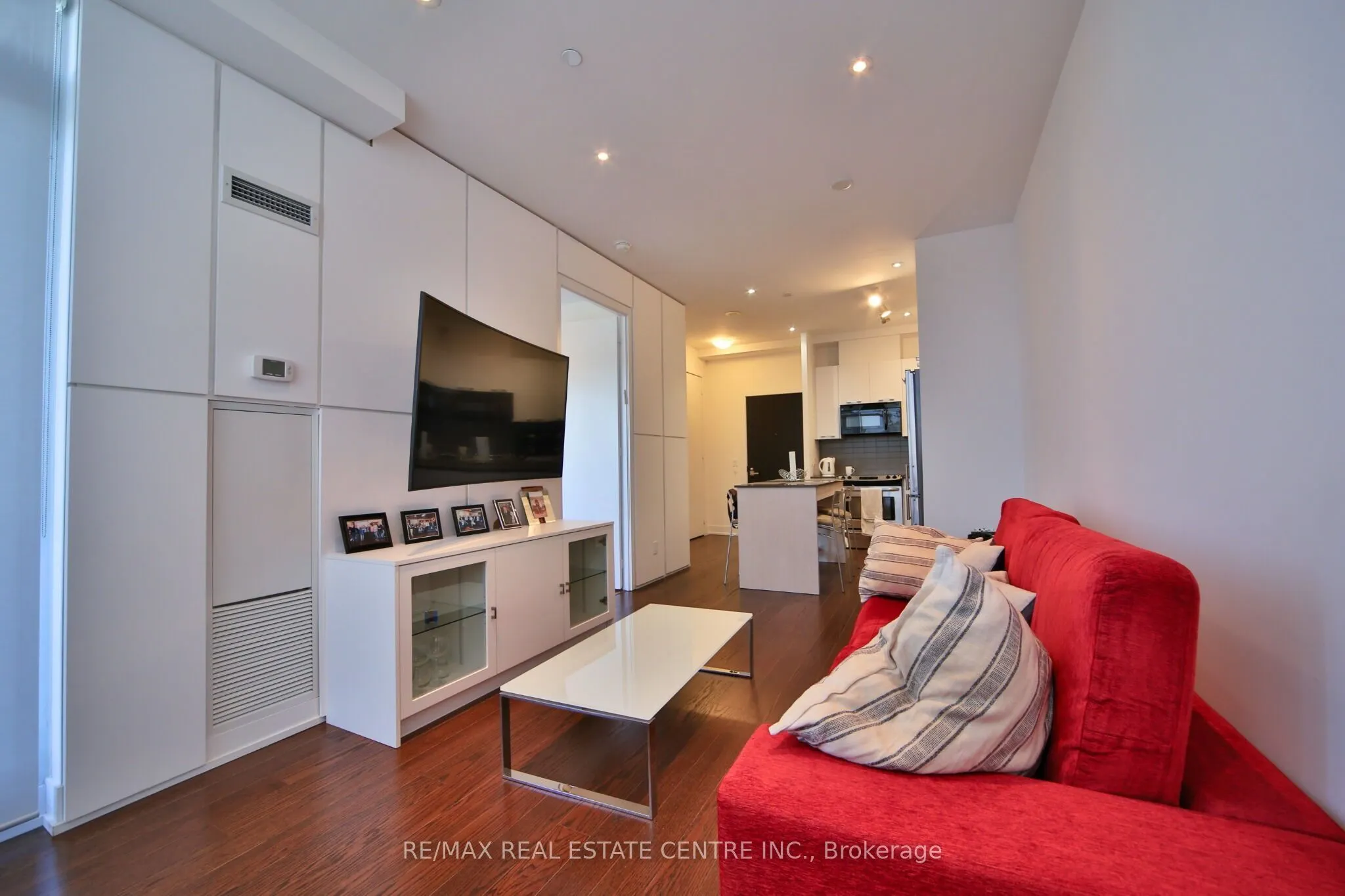 9471 Yonge Street #315