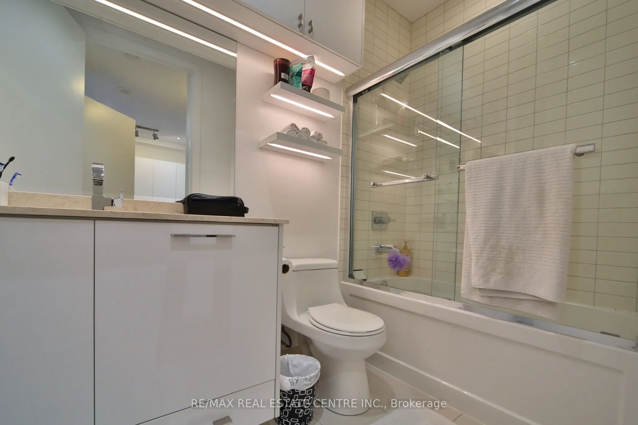 9471 Yonge Street #315