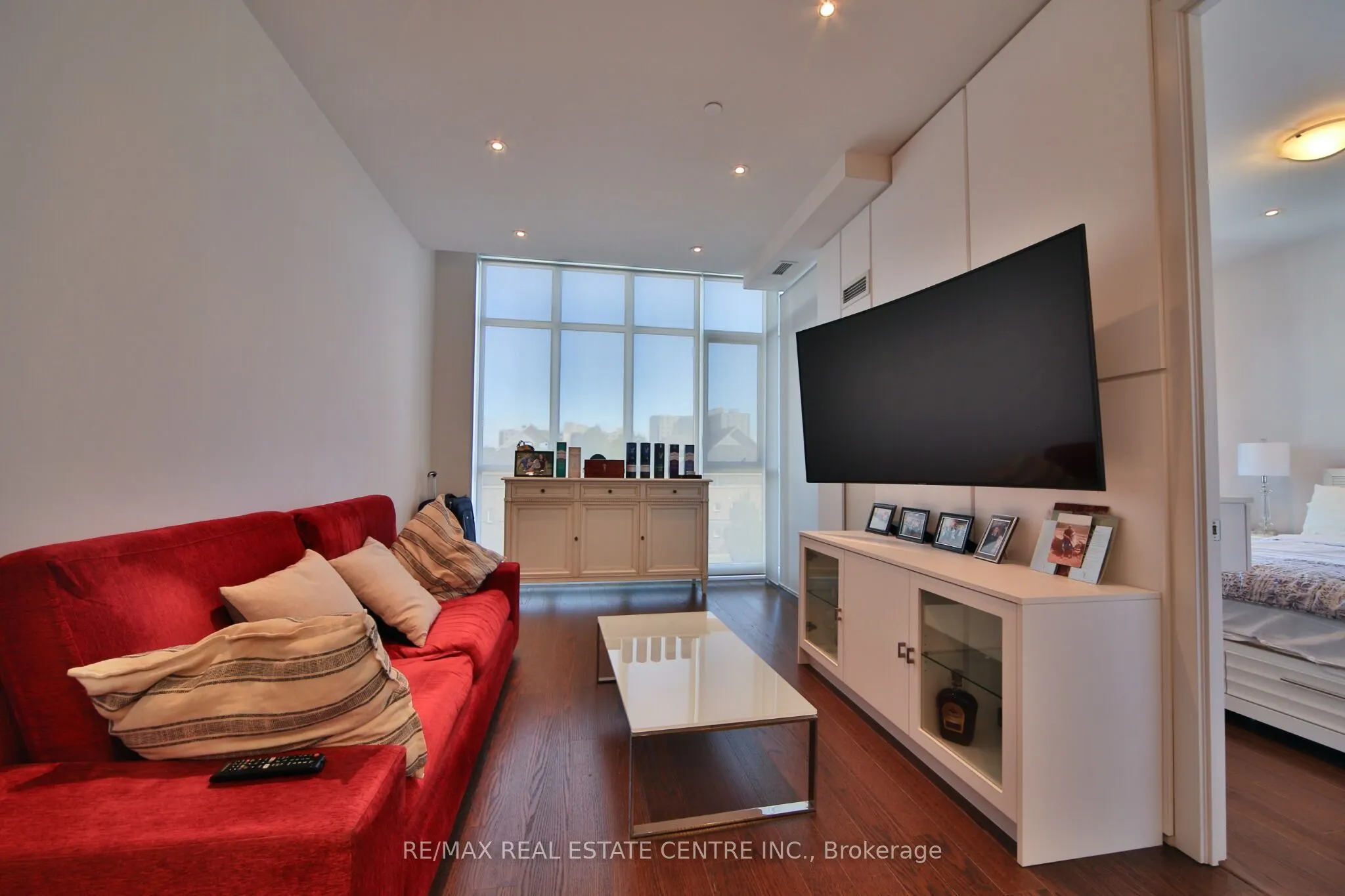 9471 Yonge Street #315