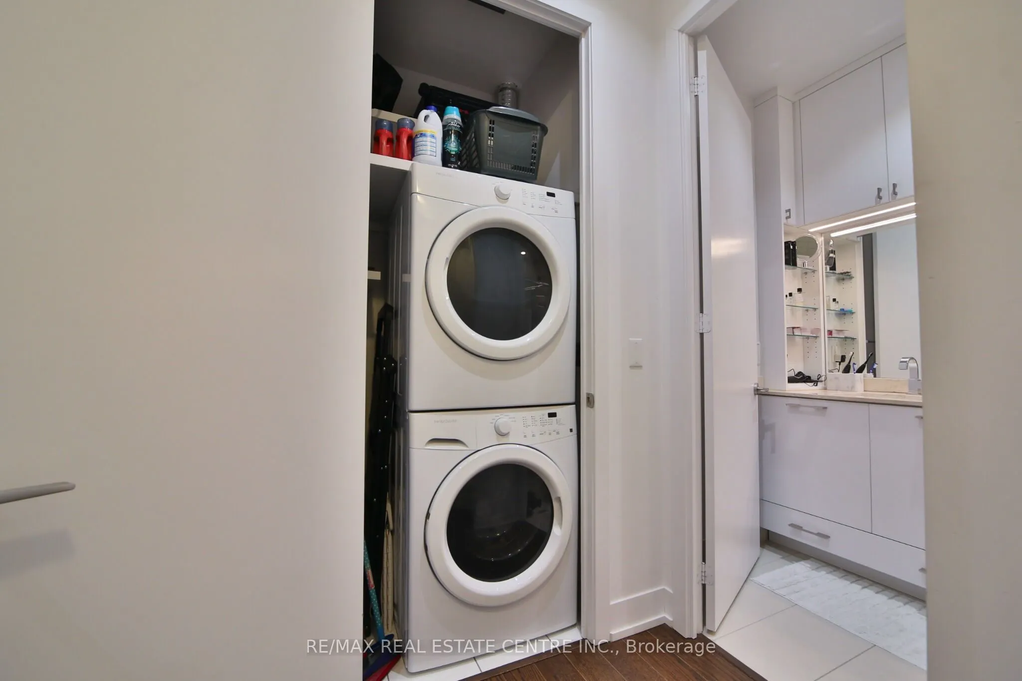 9471 Yonge Street #315