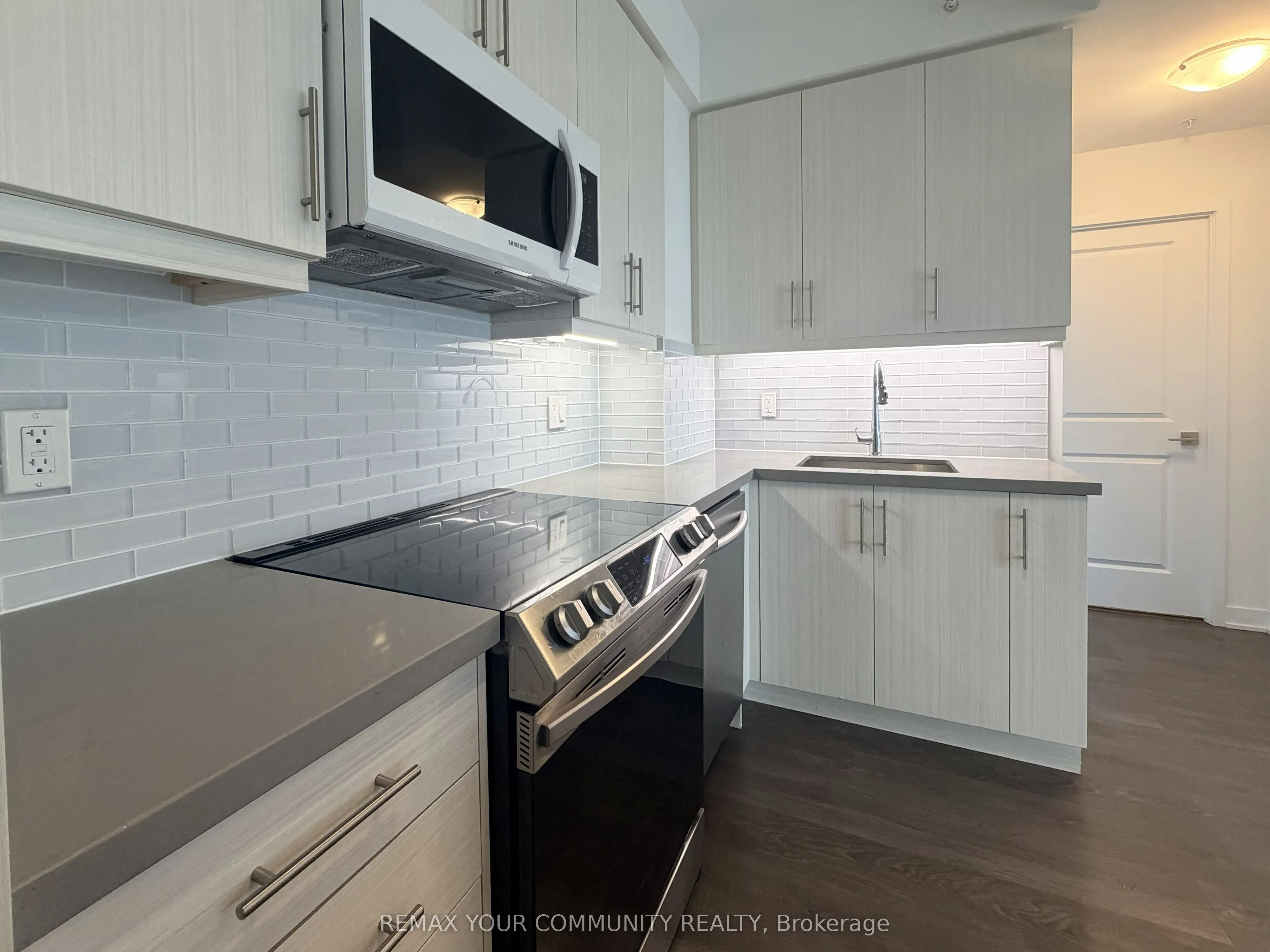 75 Oneida Crescent #1809