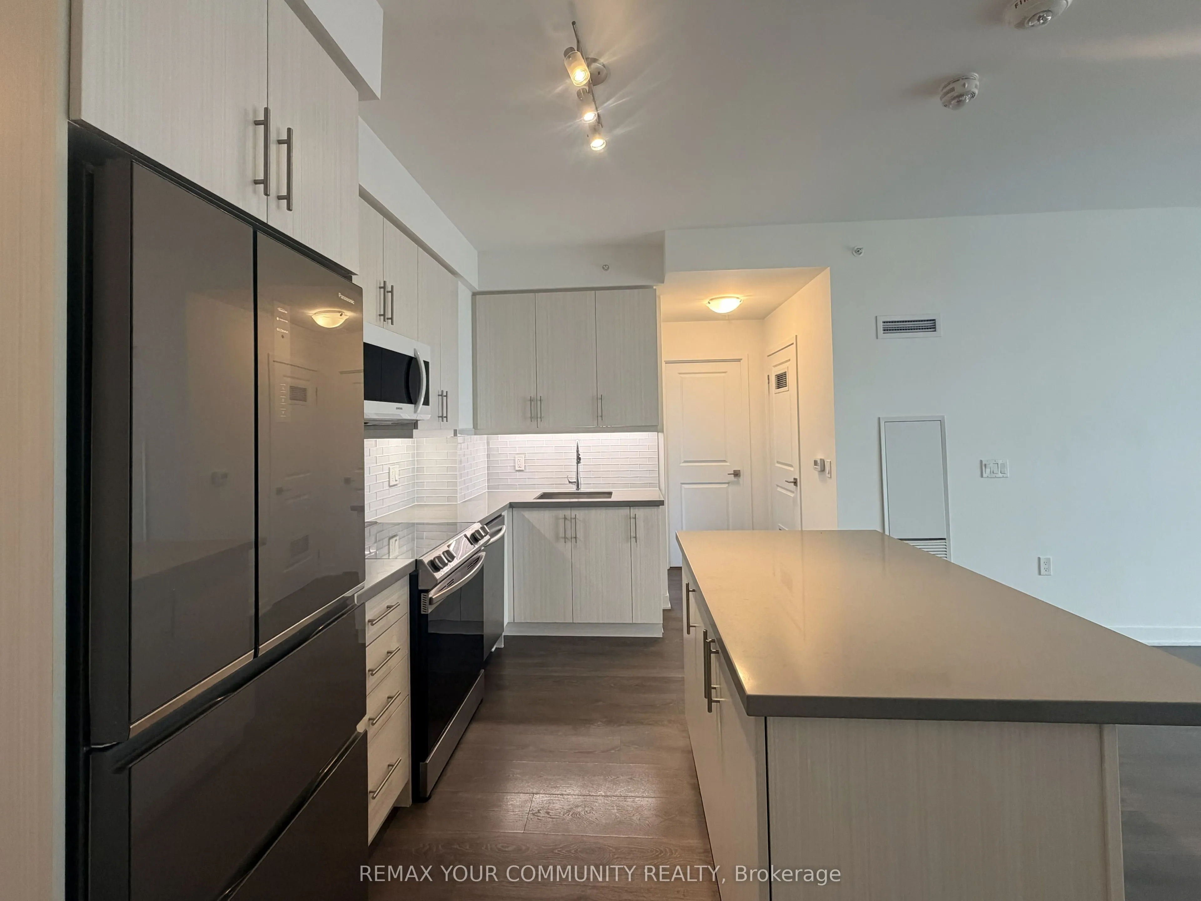 75 Oneida Crescent #1809