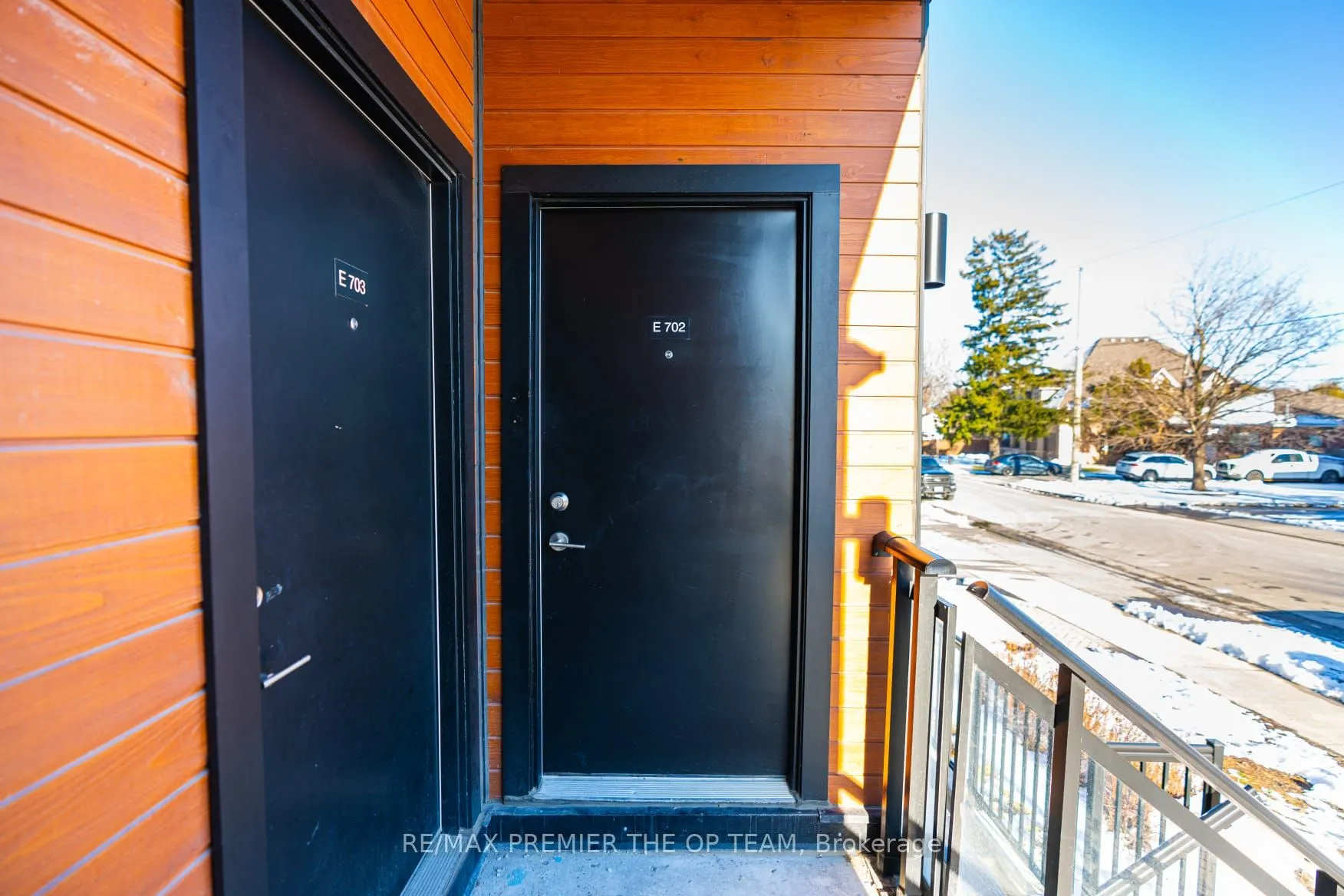 48 Coles Avenue #702