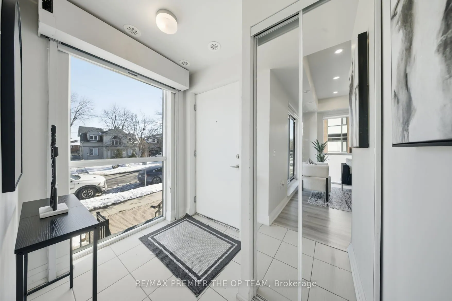 48 Coles Avenue #702