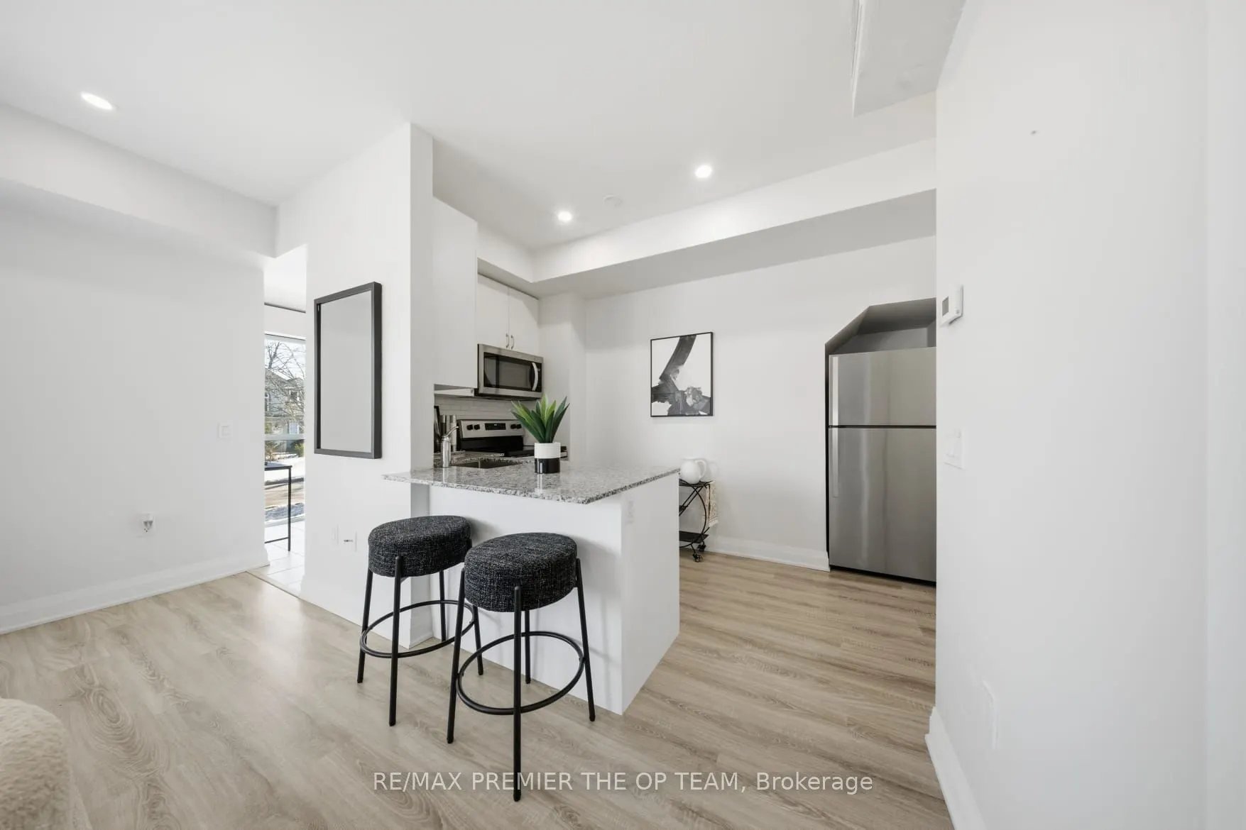 48 Coles Avenue #702