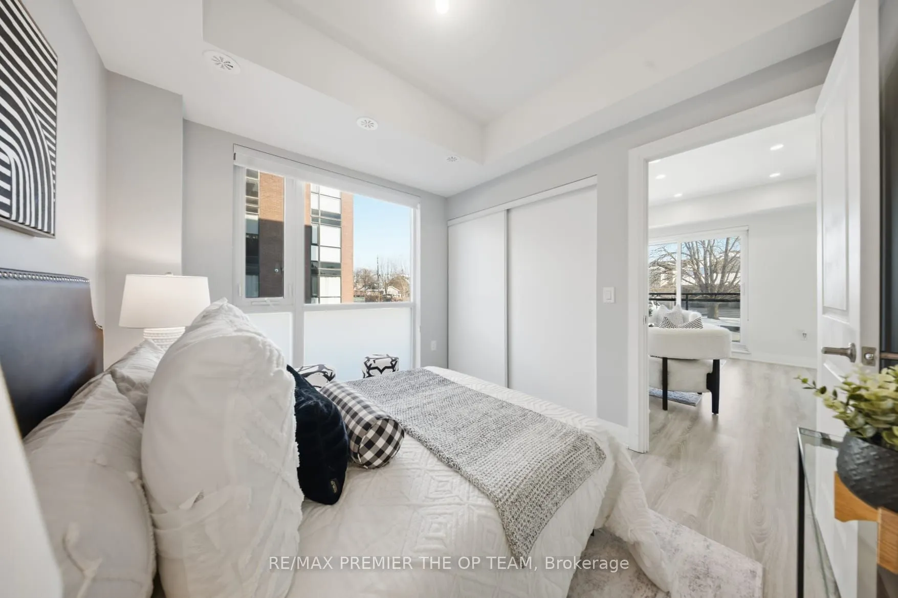 48 Coles Avenue #702