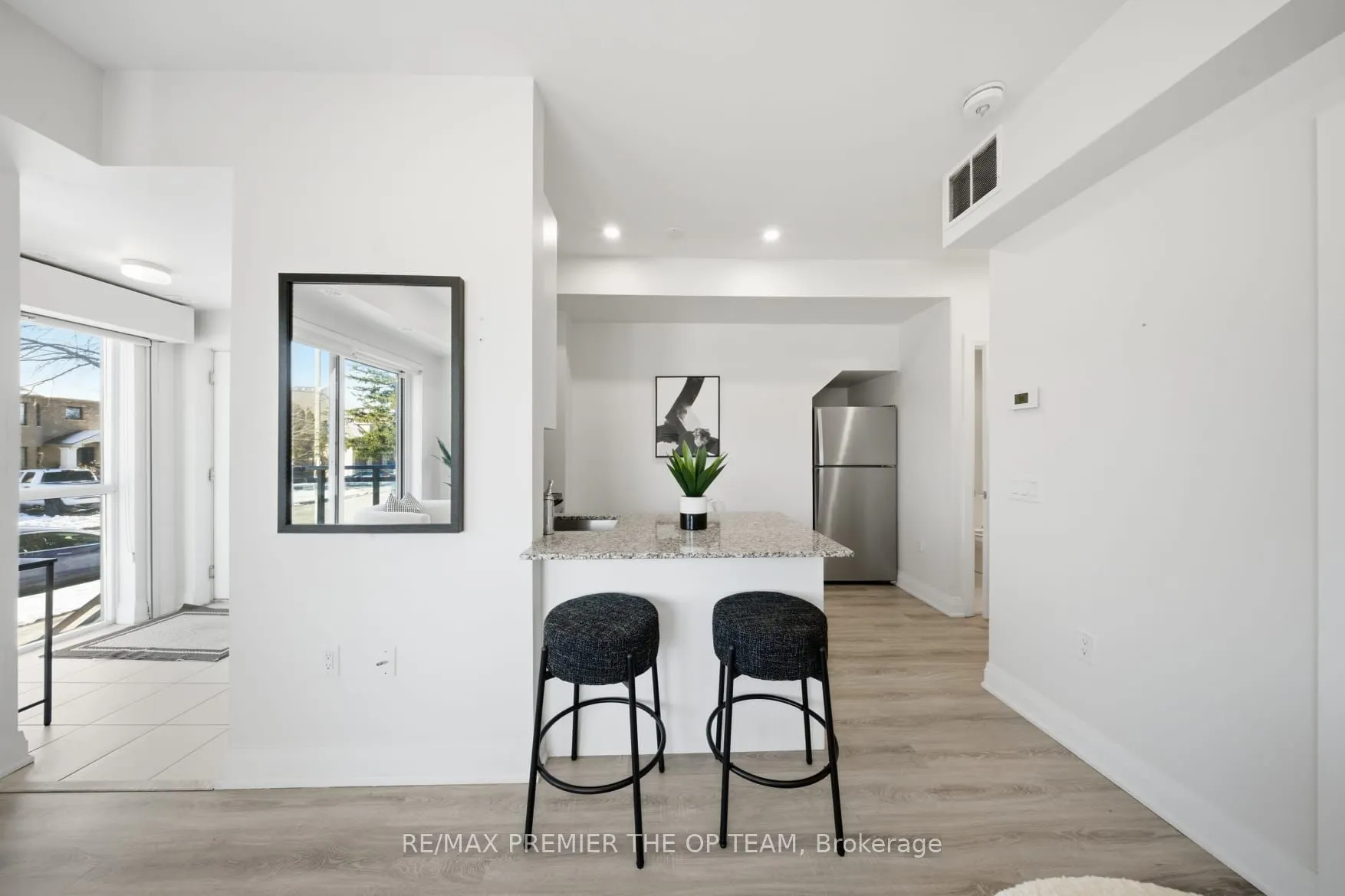 48 Coles Avenue #702