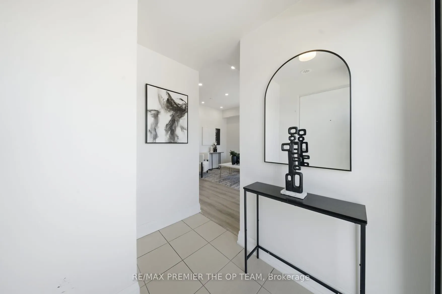 48 Coles Avenue #702