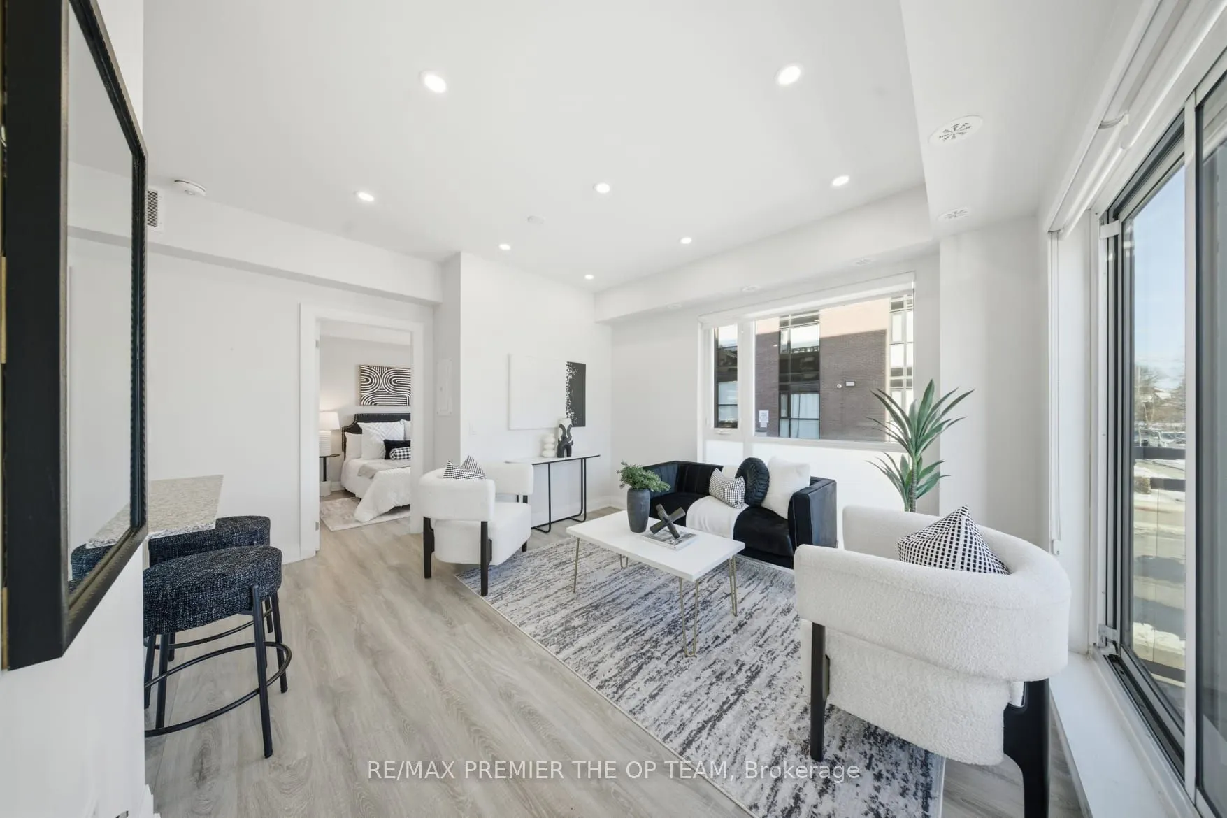 48 Coles Avenue #702