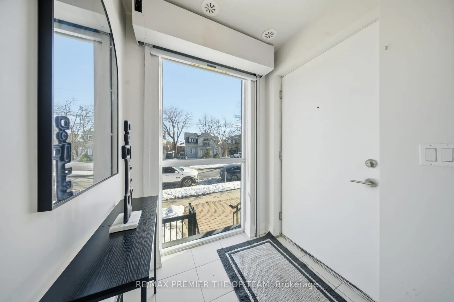 48 Coles Avenue #702